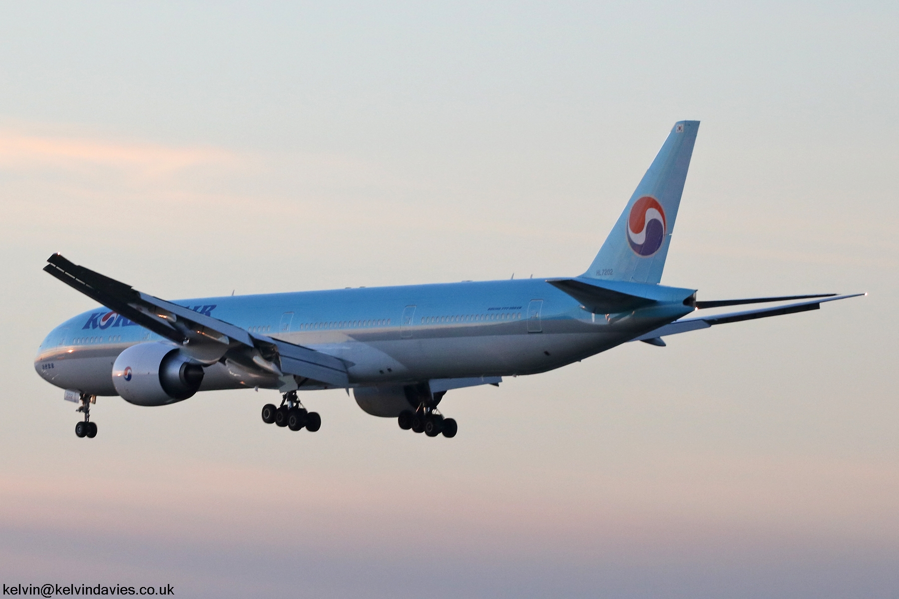 Korean Air 777 HL7202
