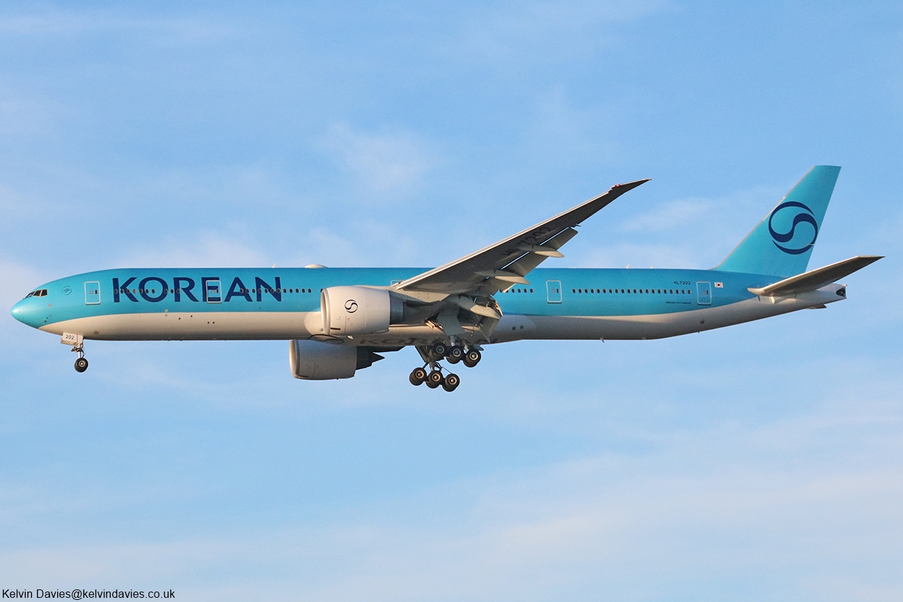 Korean Air 777 HL7202