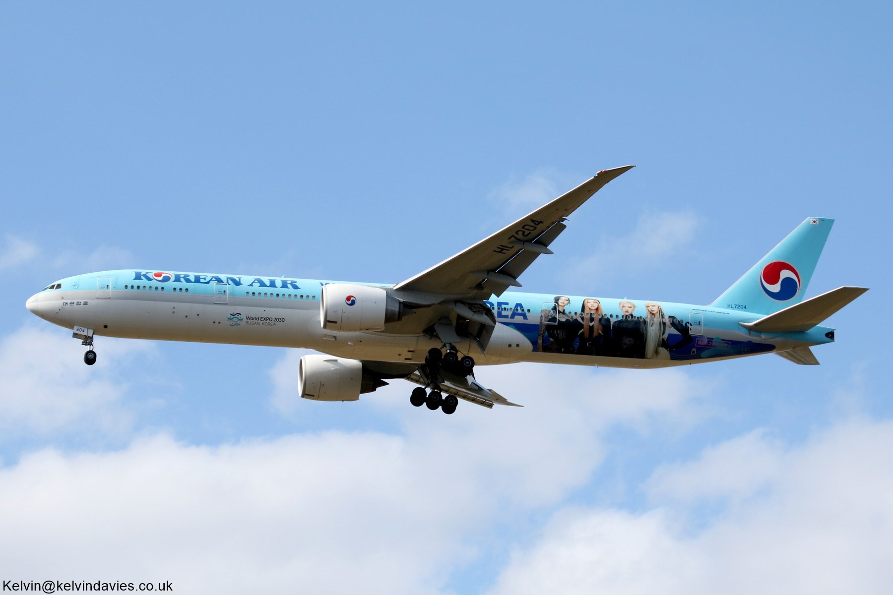 Korean Air 777 HL7204