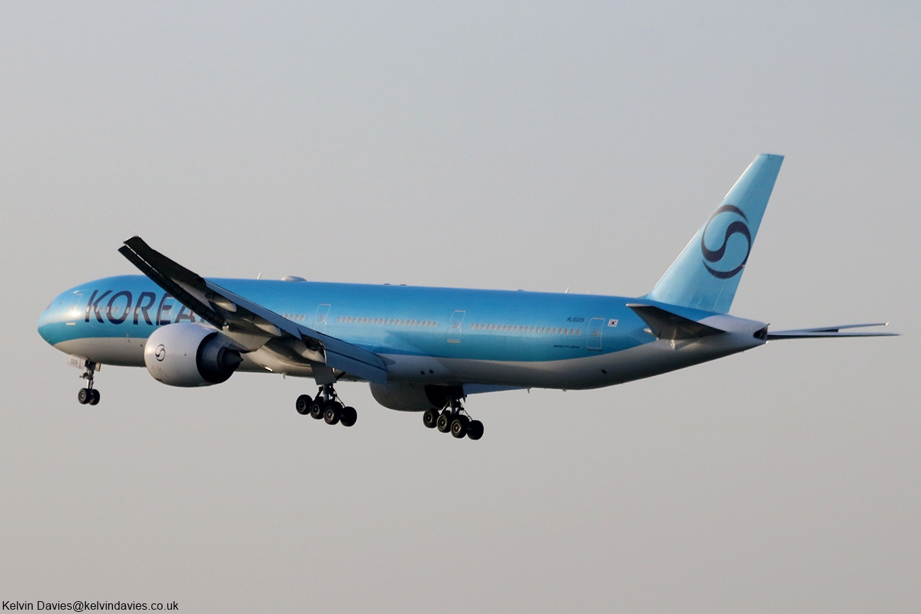 Korean Air 777 HL8009