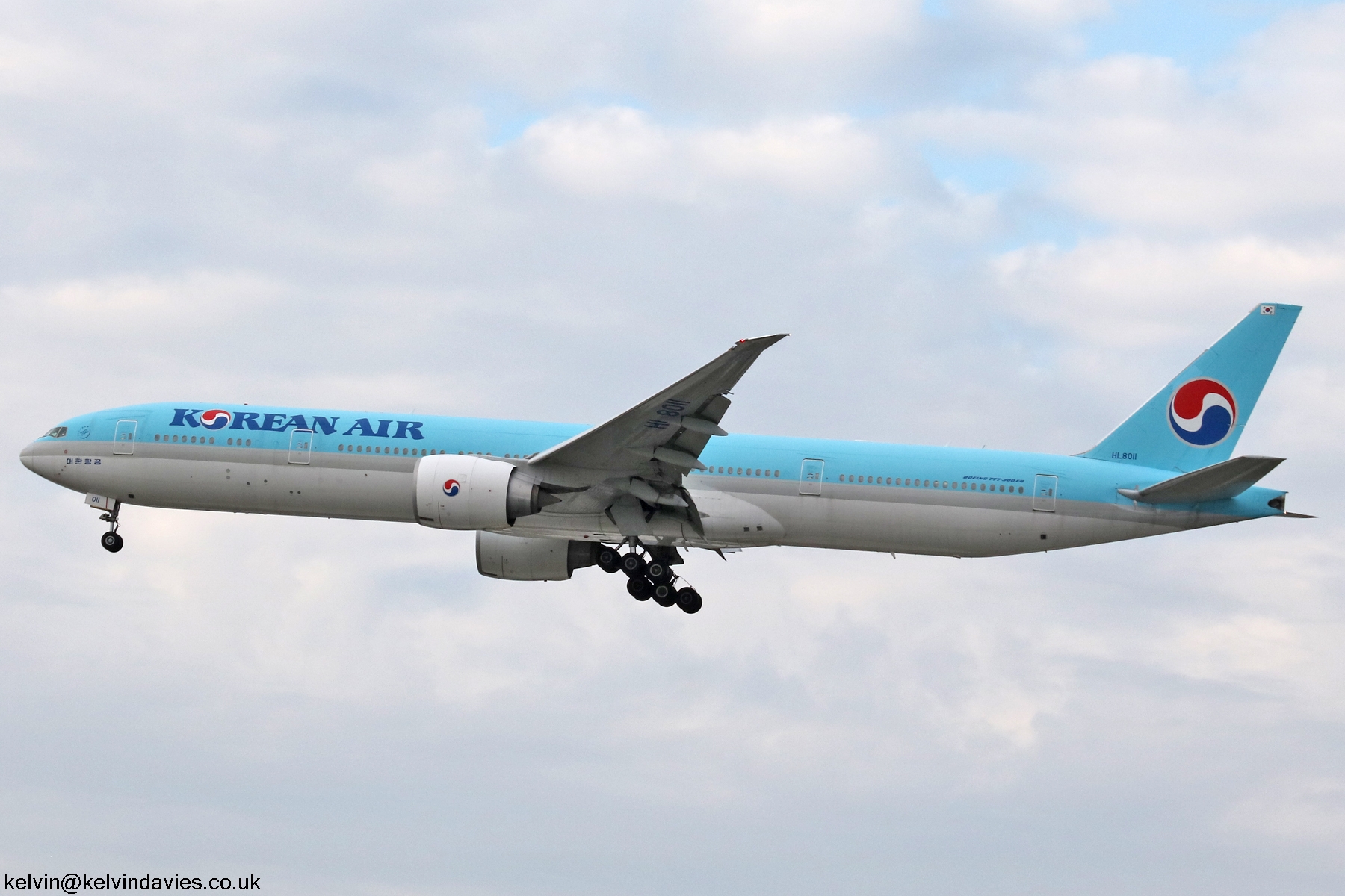 Korean Air 777 HL8011