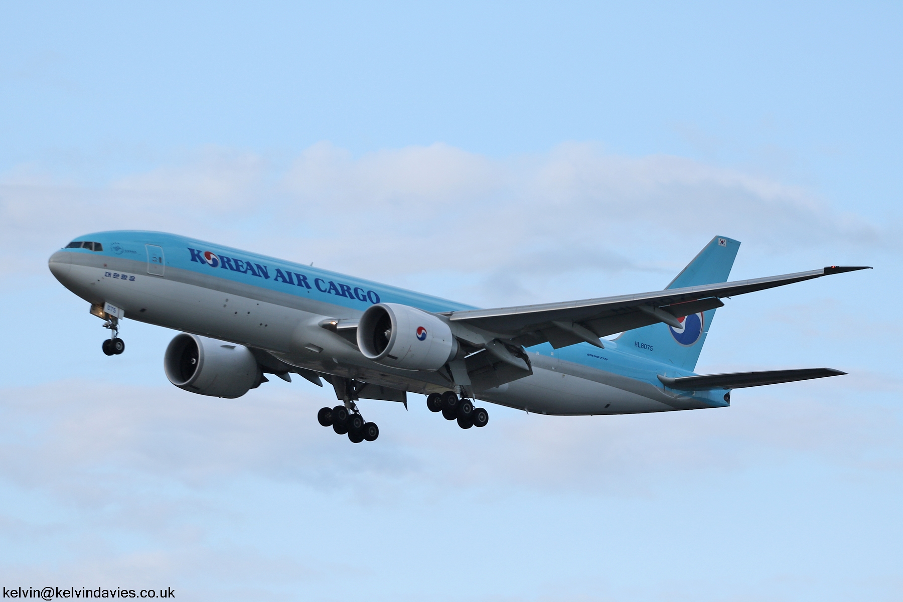 Korean Air 777 HL8075