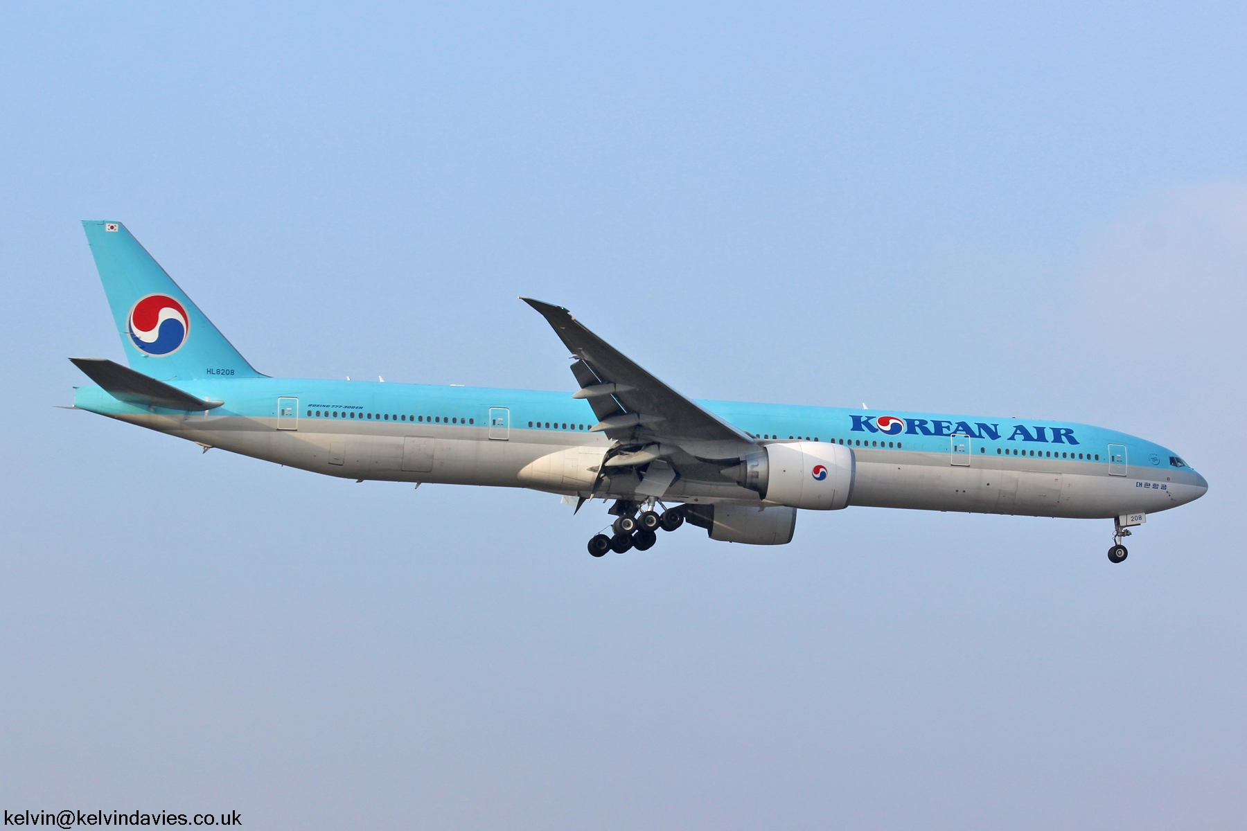 Korean Air 777 HL8208