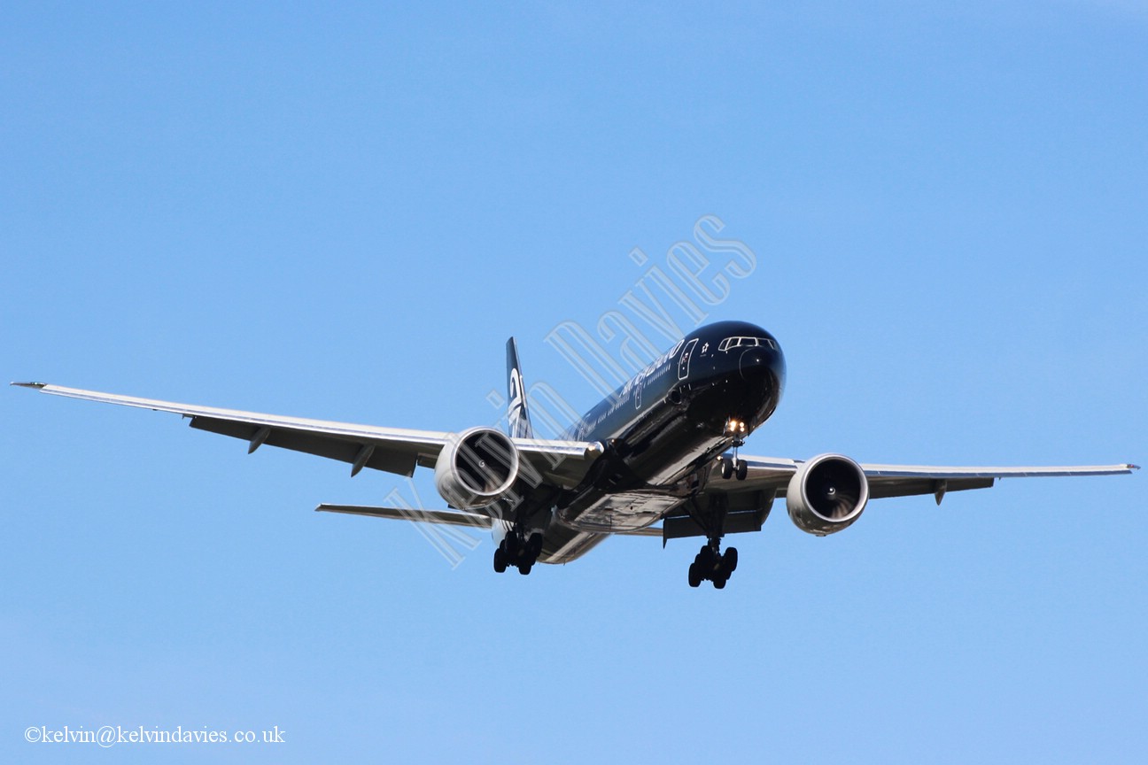 Air New Zealand 777 ZK-OKQ