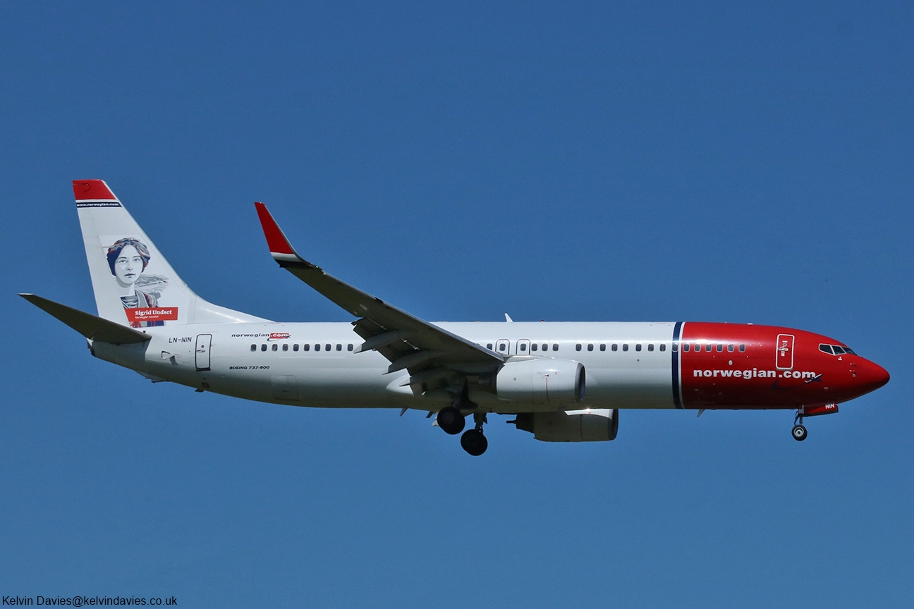 Norwegian Air Shuttle 737NG LN-NIN