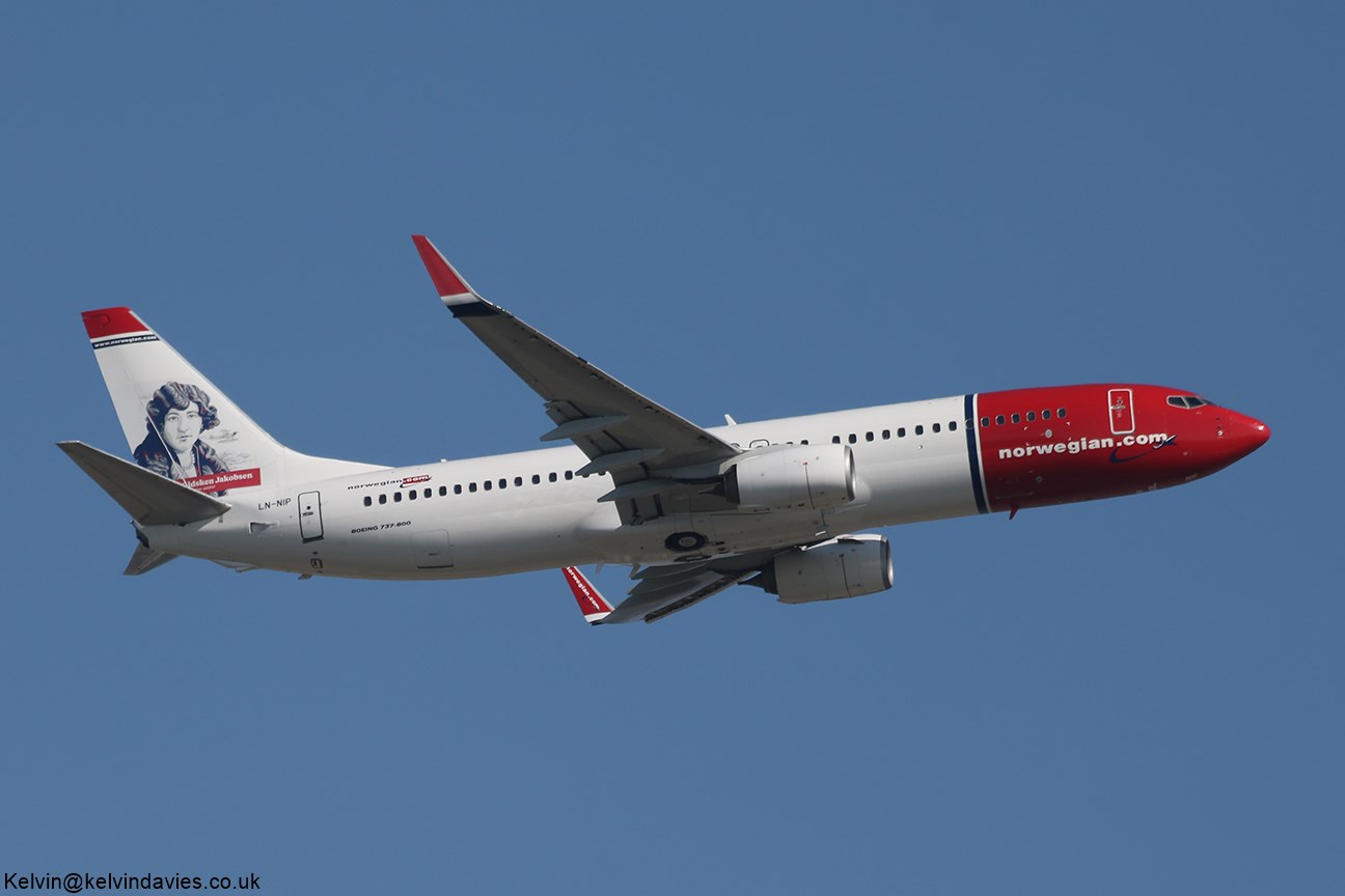 Norwegian Air Shuttle 737NG LN-NIP