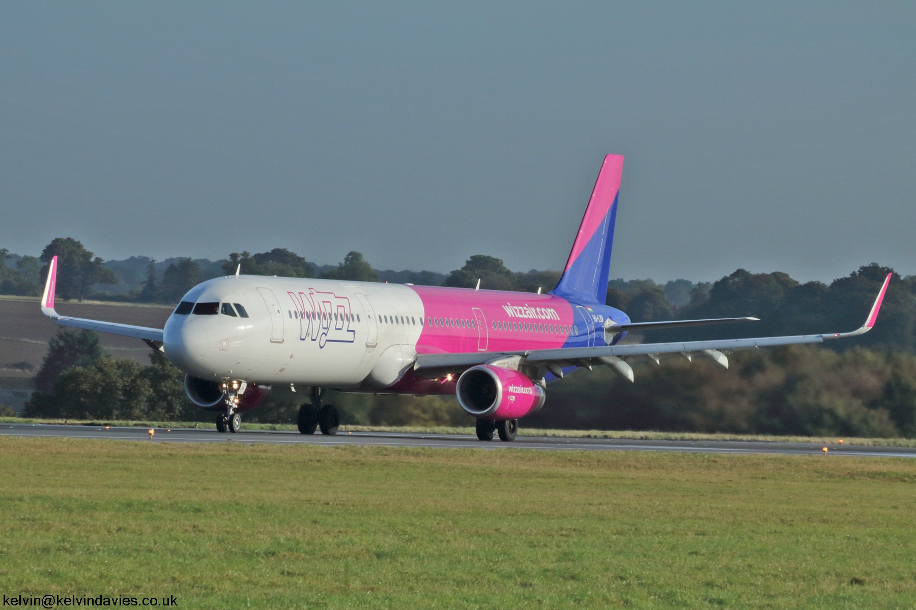 Wizz Air A321 HA-LXB
