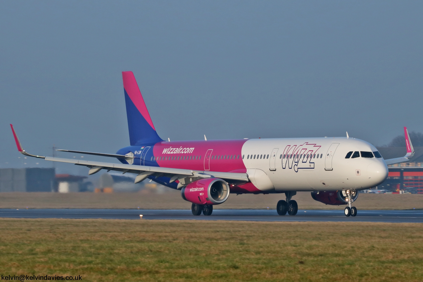 Wizz Air A321 HA-LXM