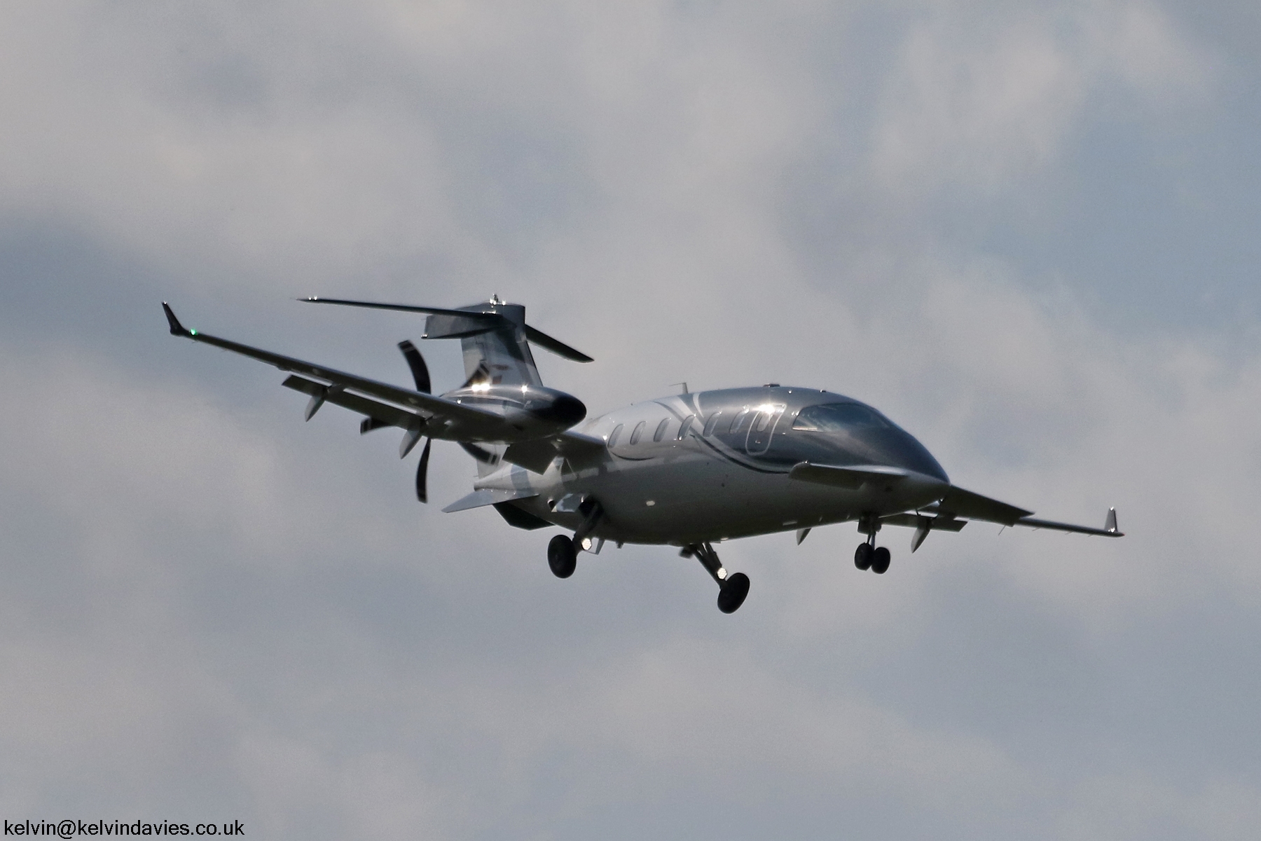 Airgo Flight service P-180 Avanti D-IPPY