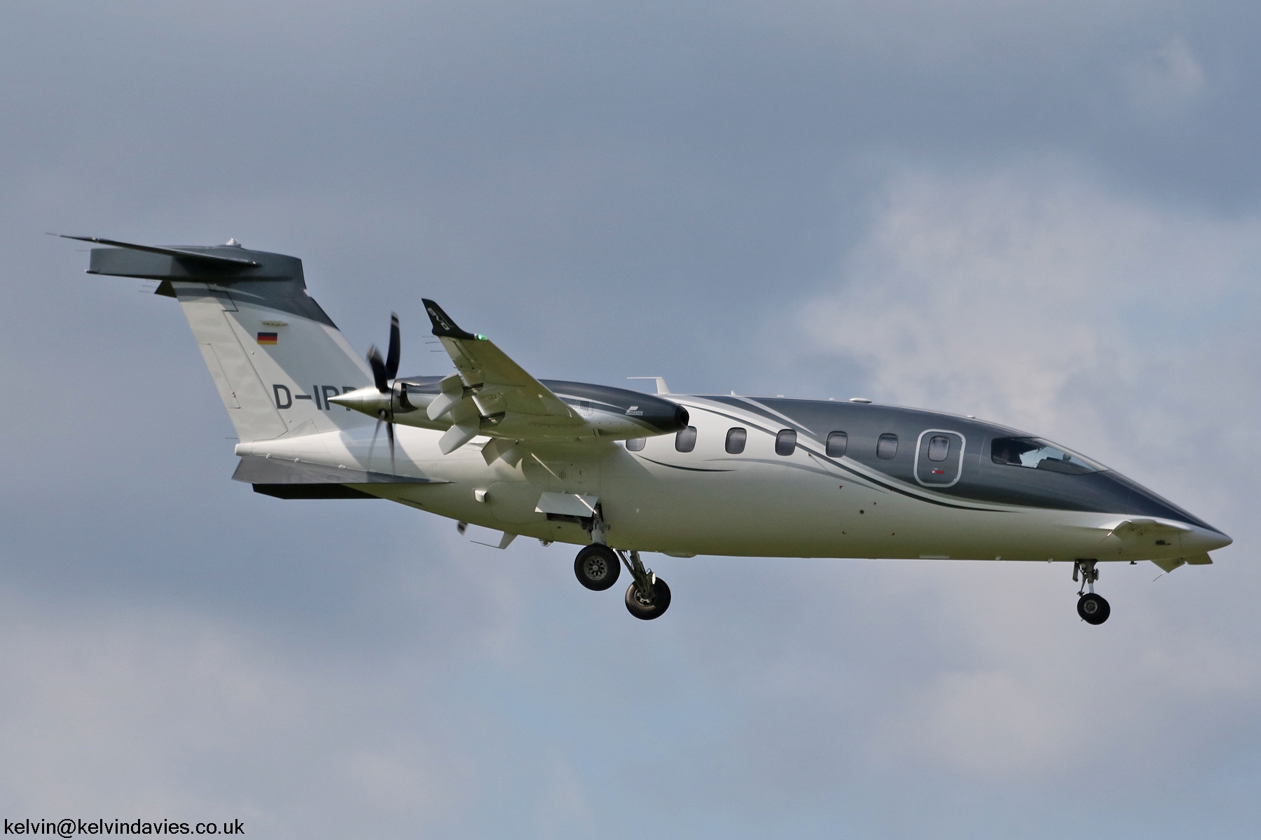 Airgo Flight service P-180 Avanti D-IPPY