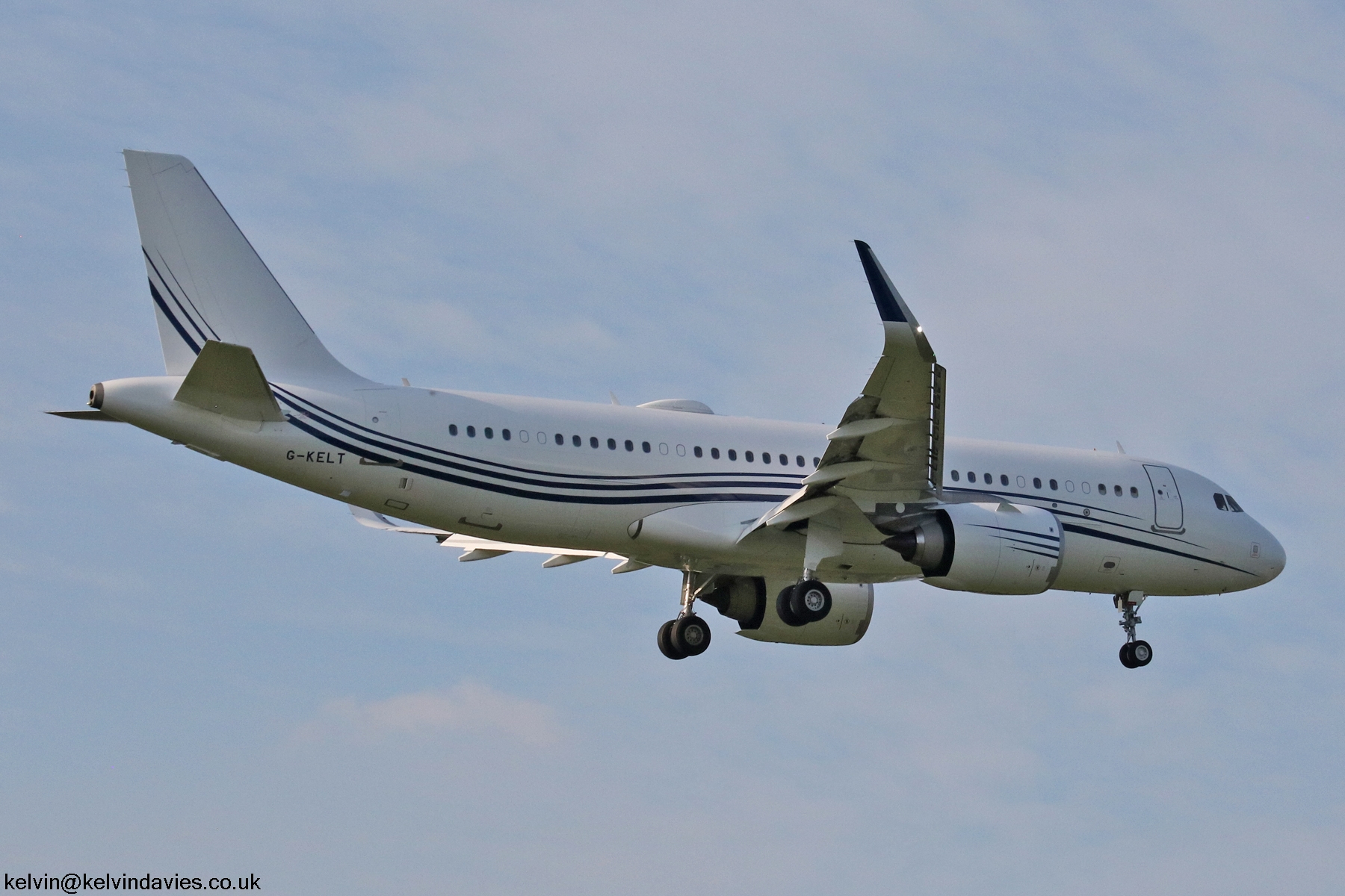Acropolis Aviation A320-251NCJSL G-KELT