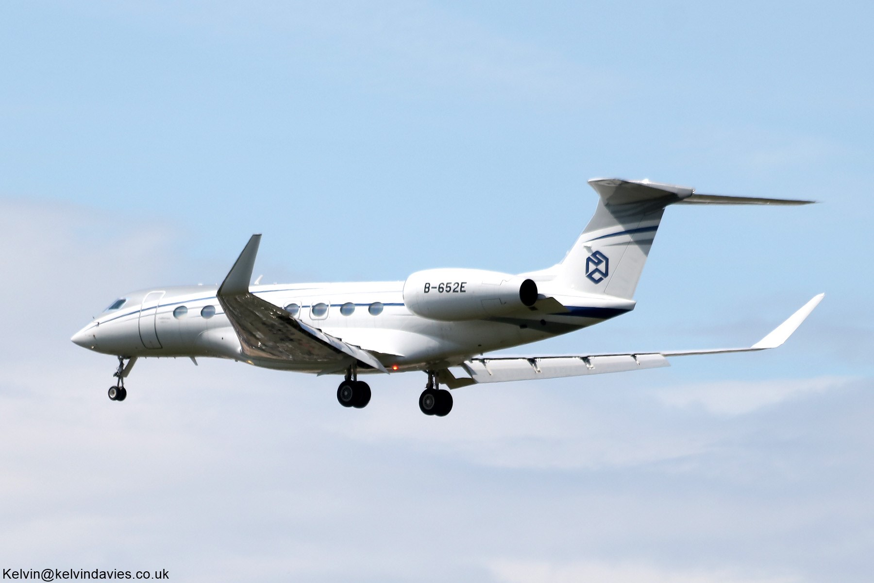 ZYB Lily Jet G650-ER B-652E
