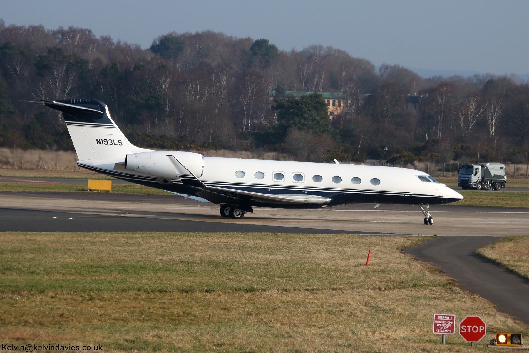 Solairus Aviation G650 N193LS