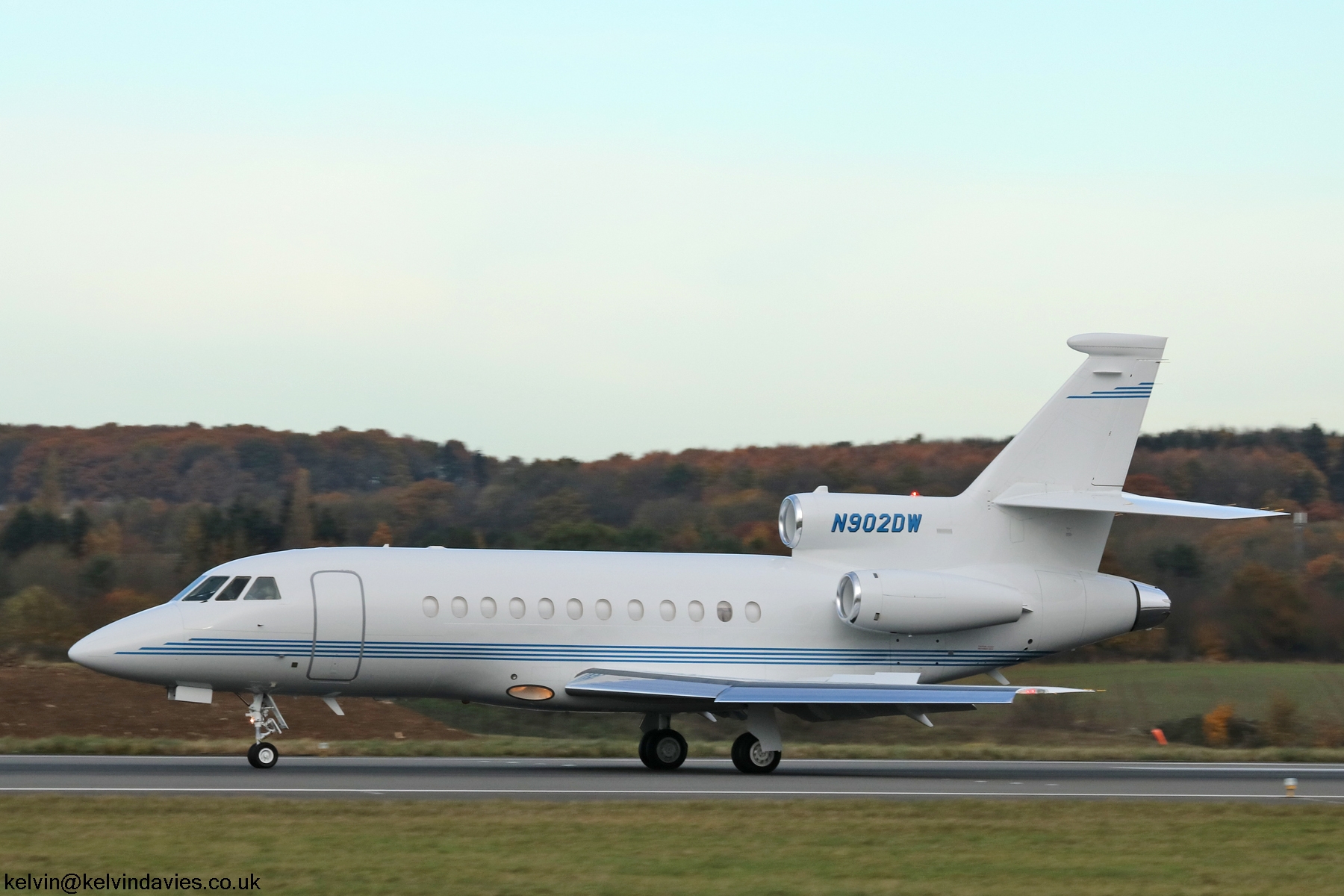 Falcon 900 N902DW