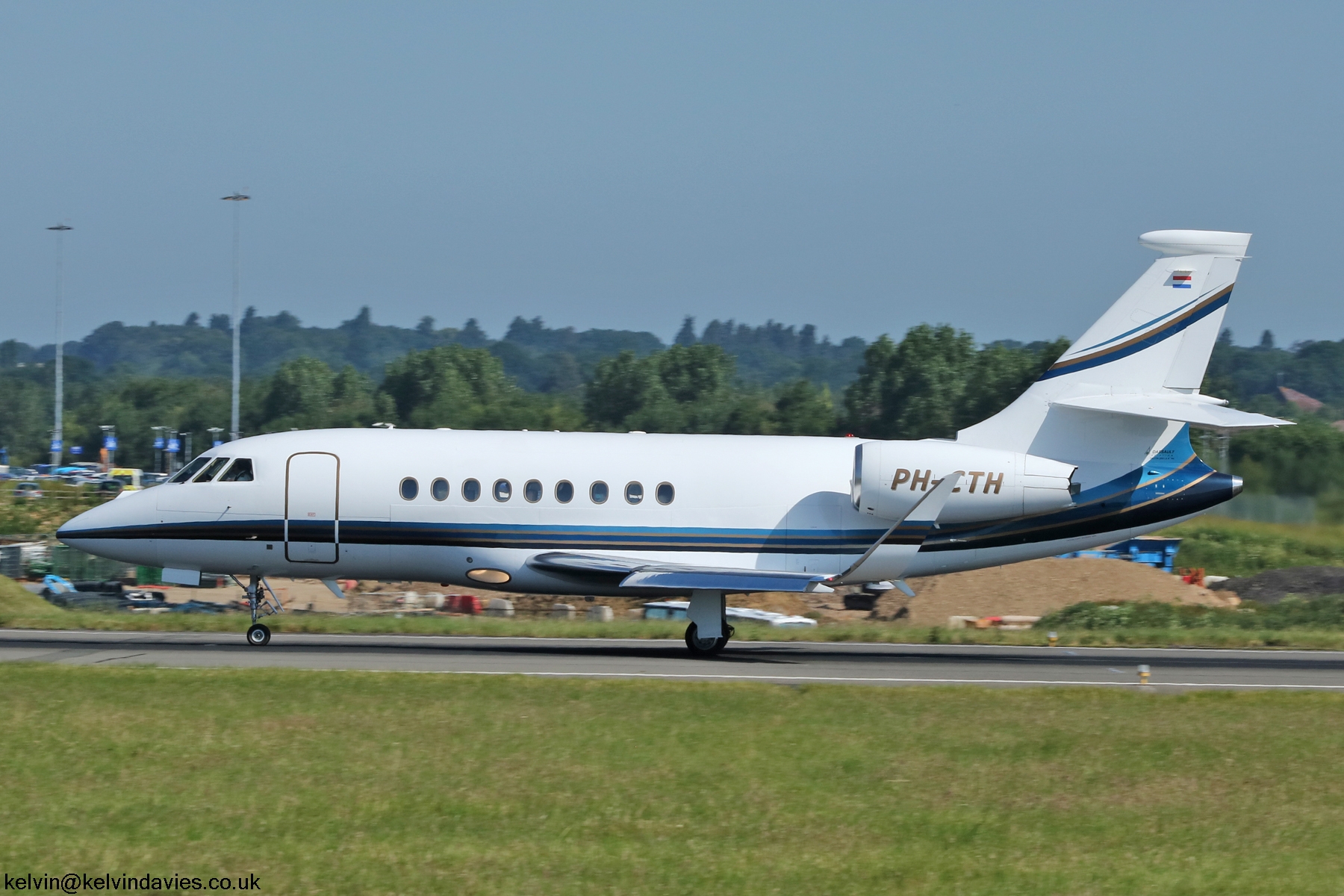 Flying Service NV Falcon 2000X PH-CTH