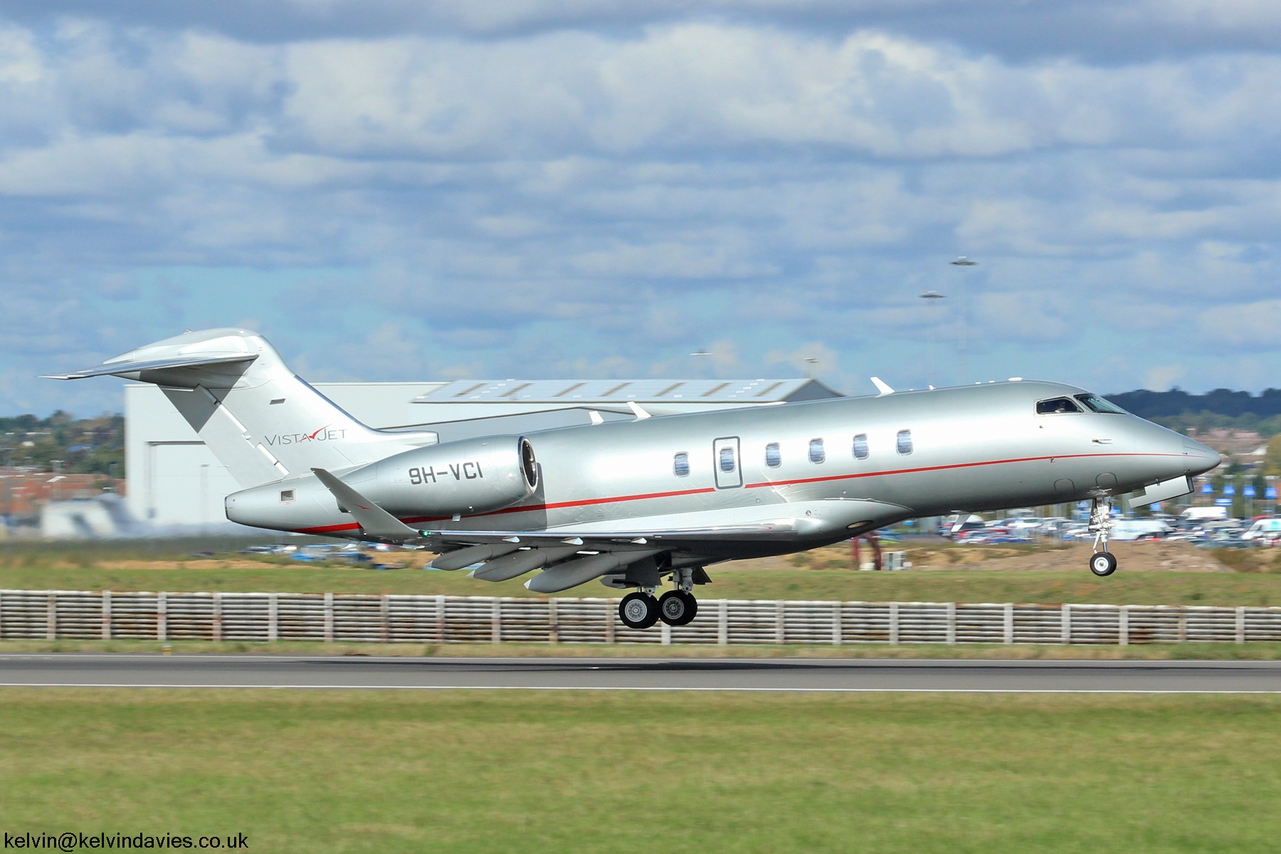 Challenger 350 9H-VCI