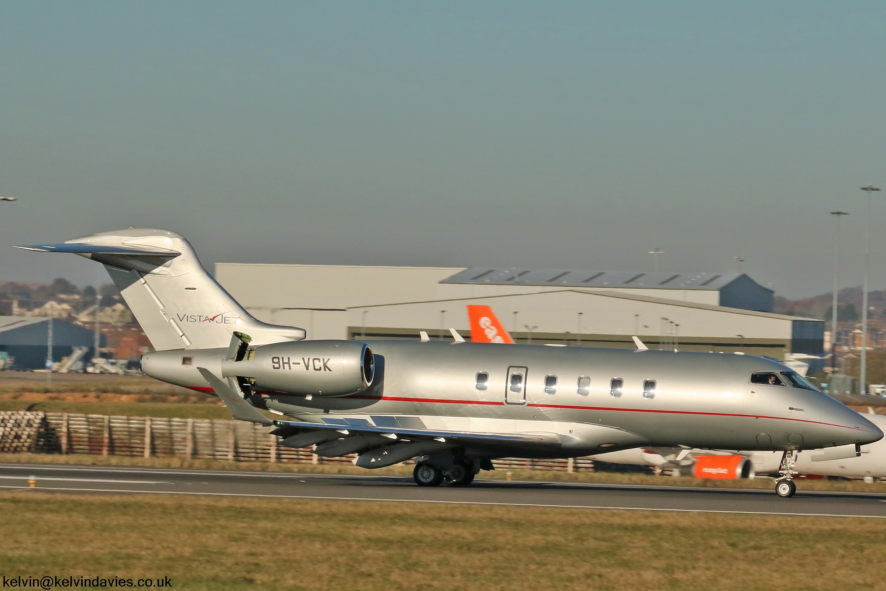 Vista Jet Malta Challenger 350 9H-VCK