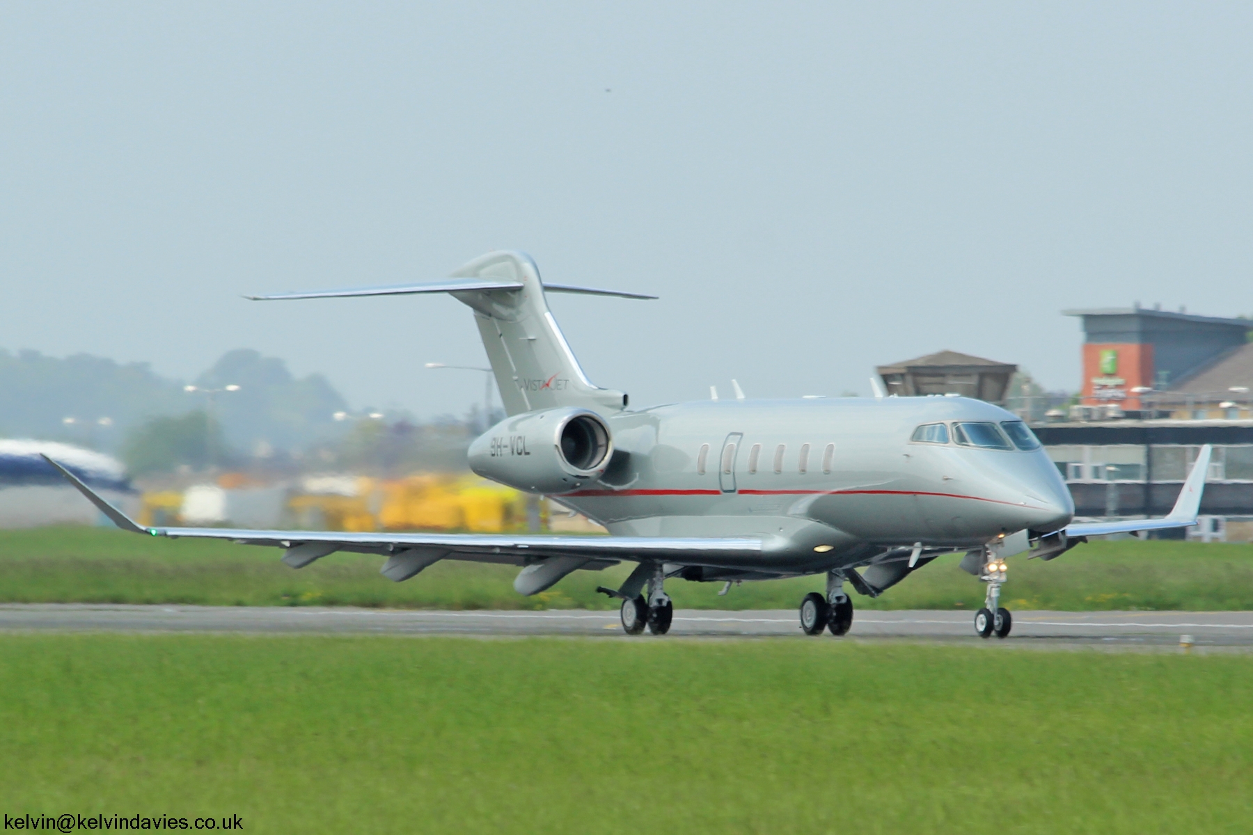 VistaJet Challenger 350 9H-VCL