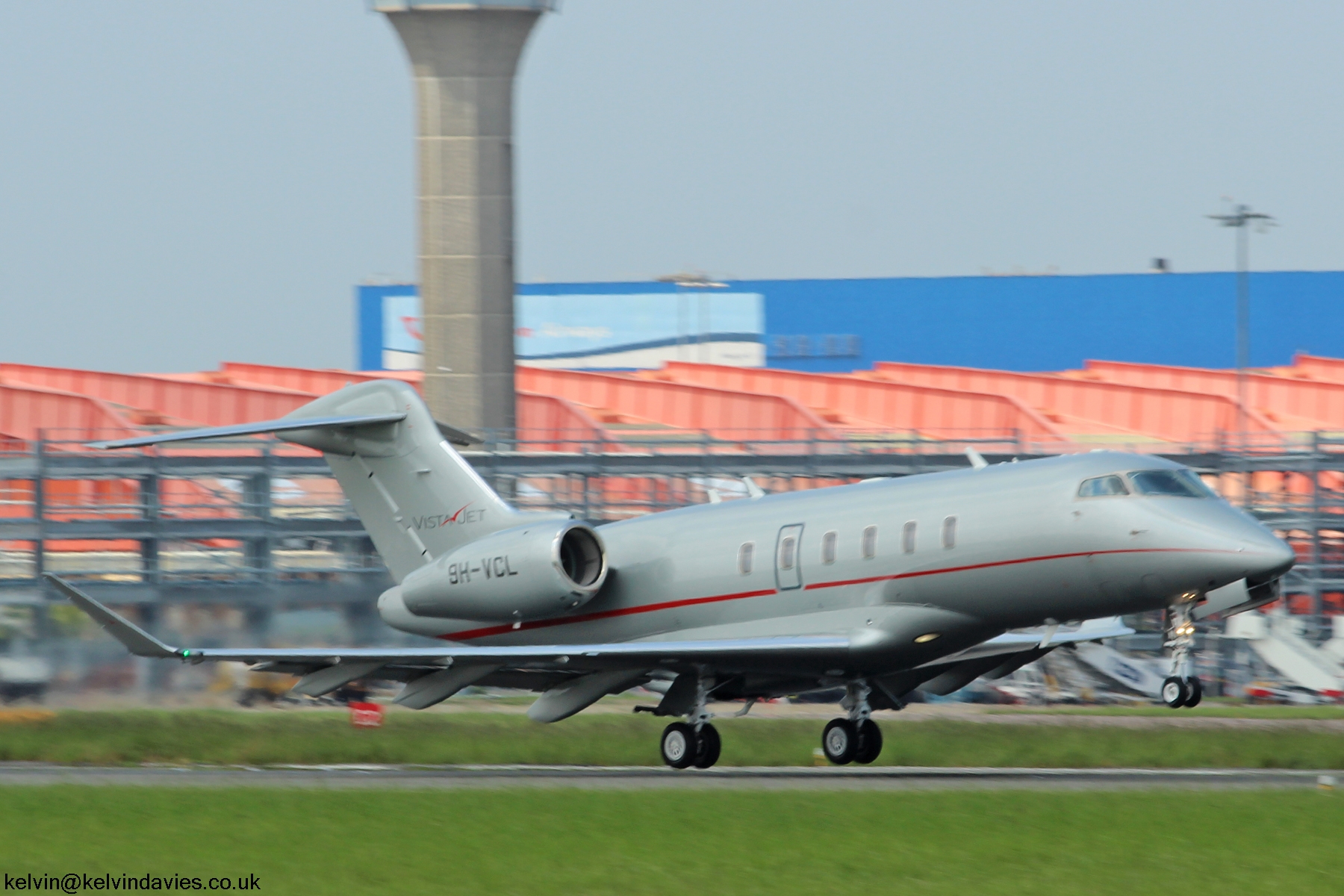 VistaJet Challenger 350 9H-VCL