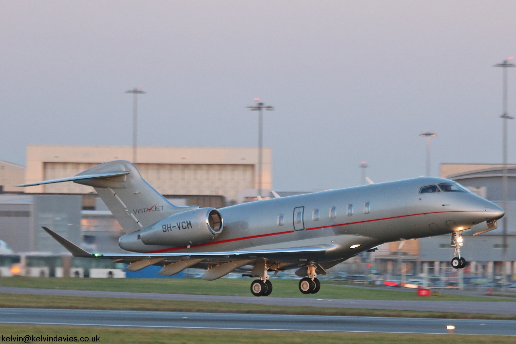 Challenger 350 9H-VCM