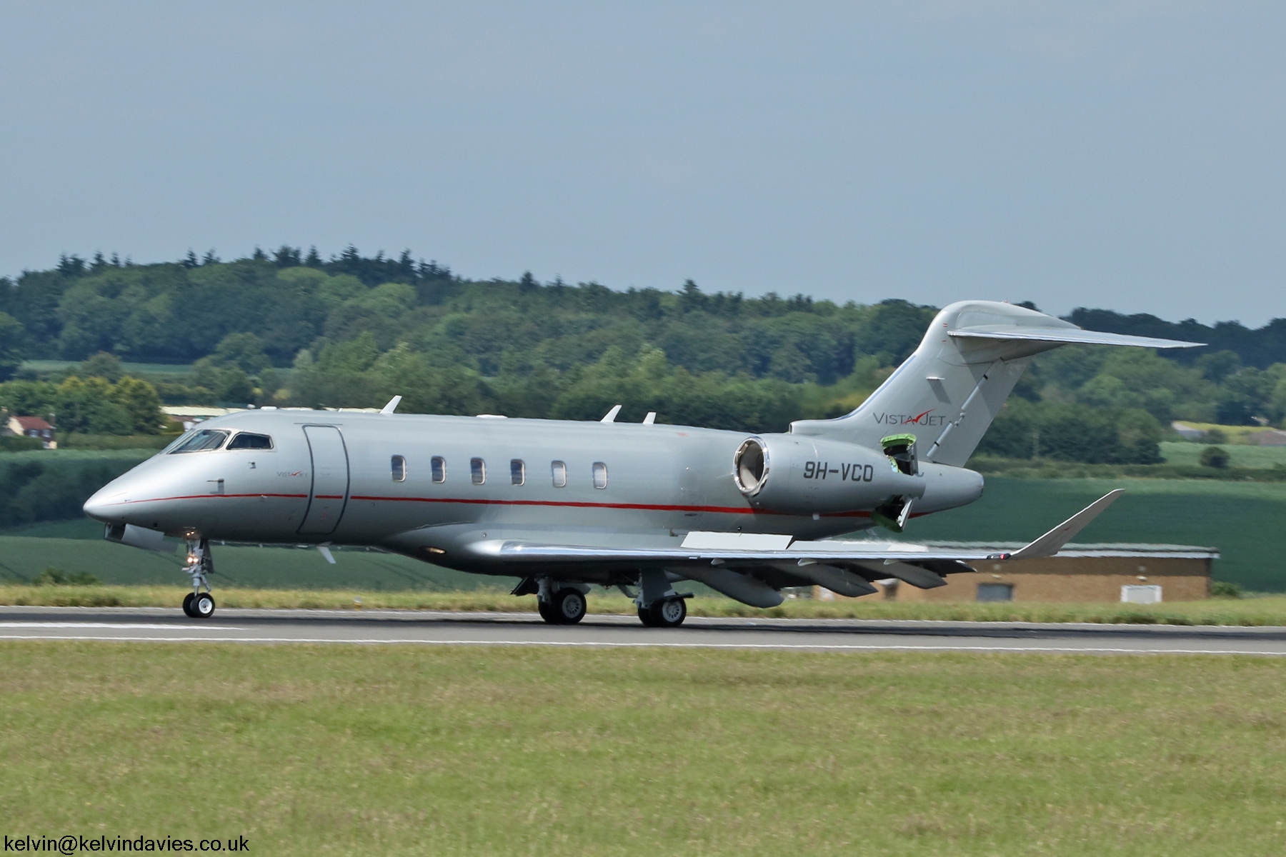 VistaJet Challenger 350 9H-VCO