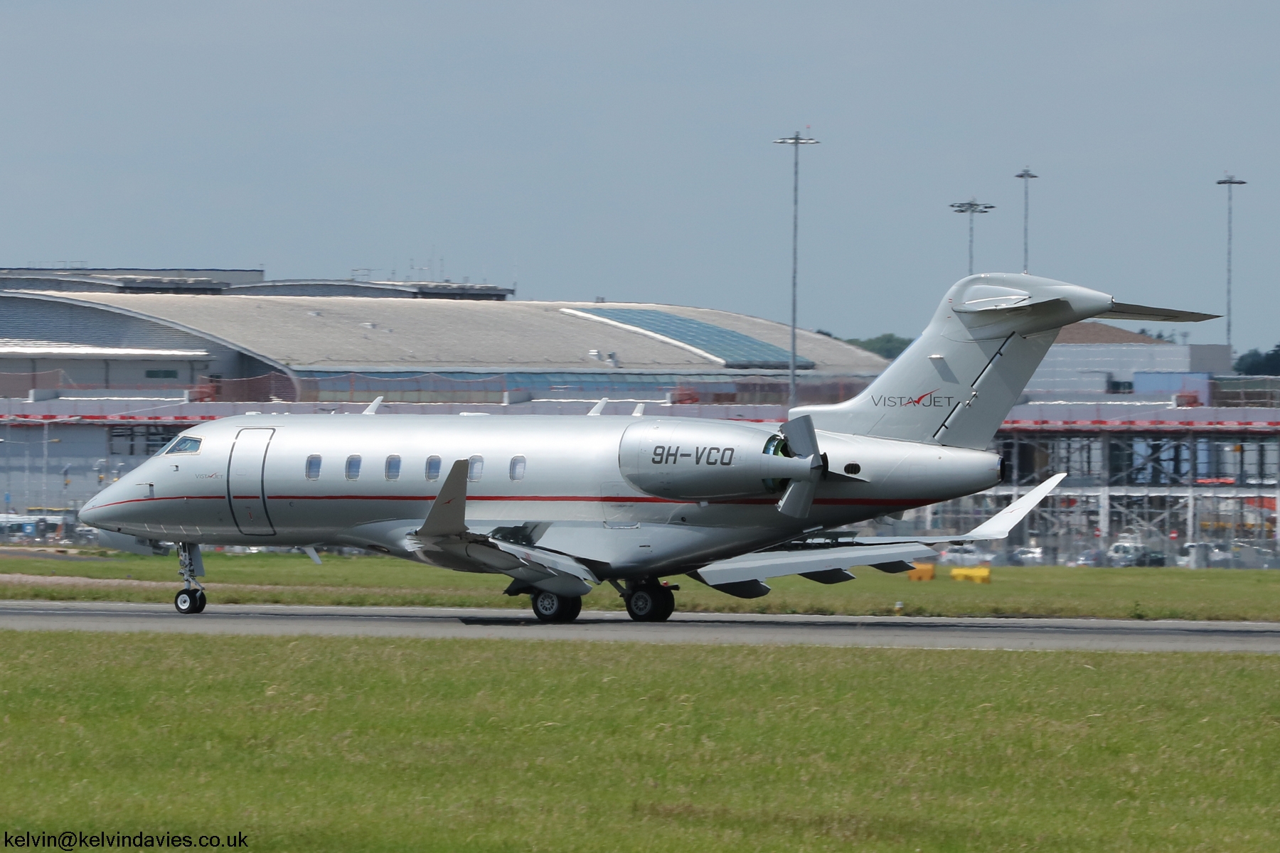 VistaJet Challenger 350 9H-VCO