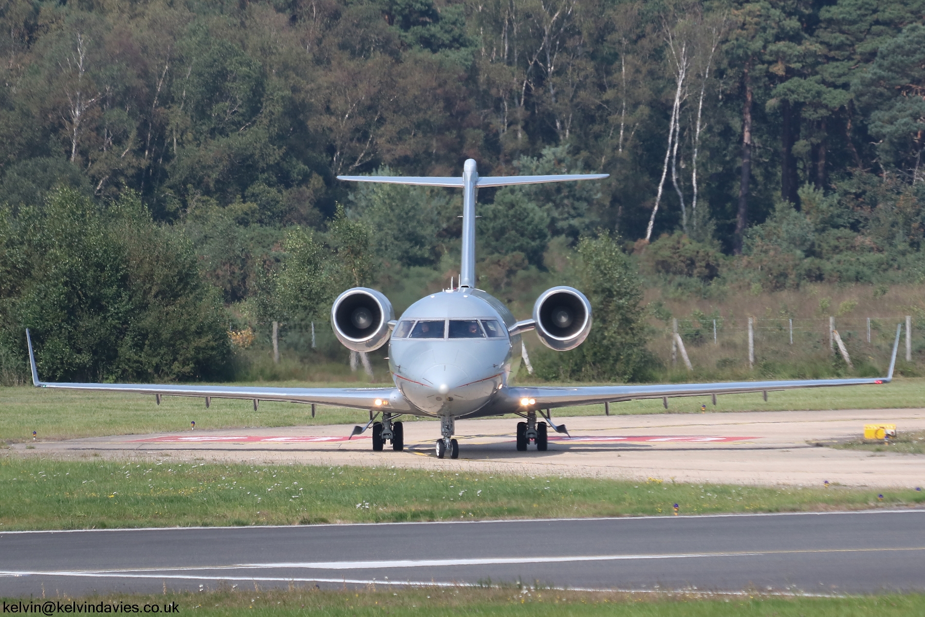 VistaJet Challenger 605 9H-VFA