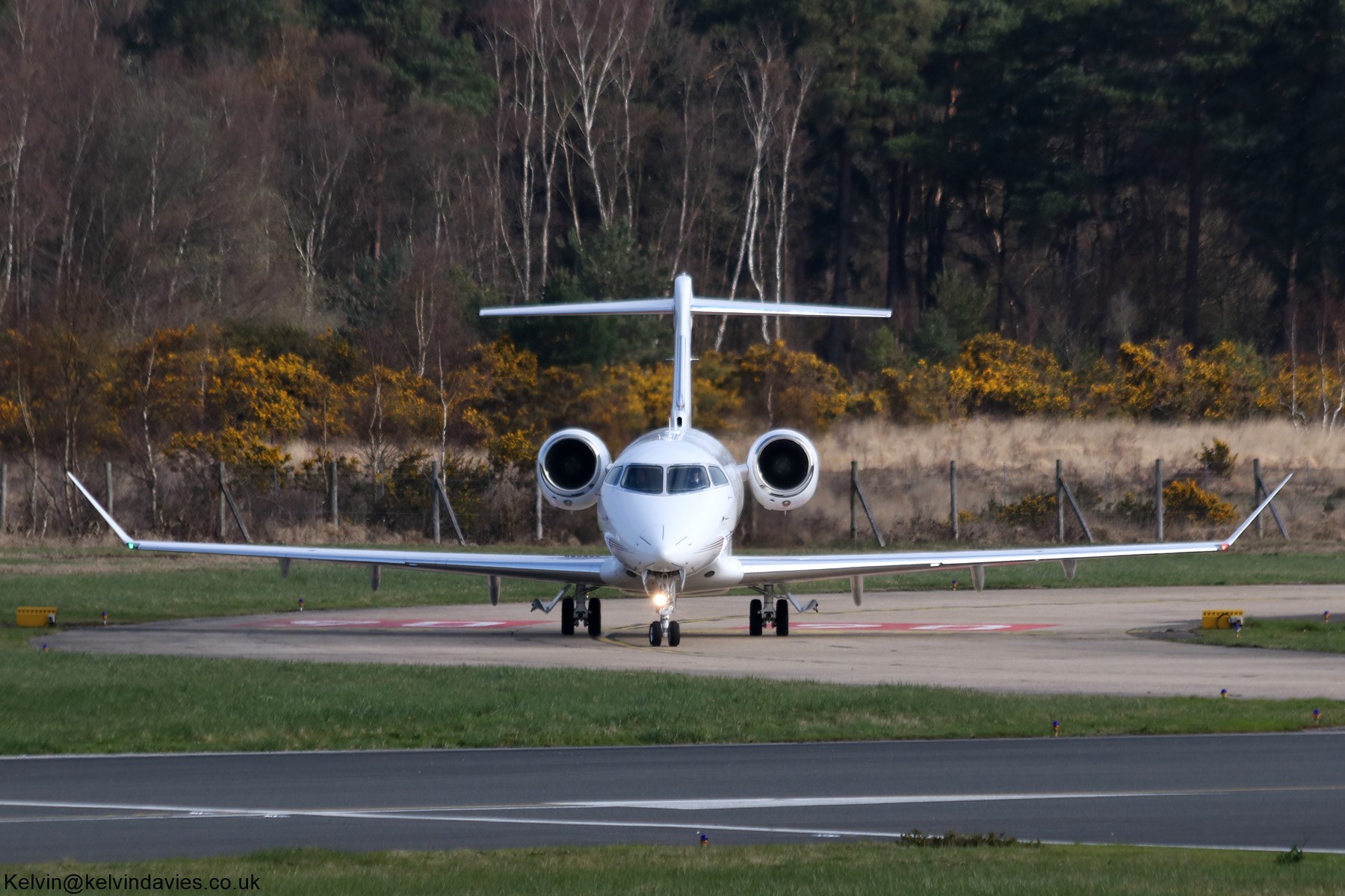 NetJets Europe Challenger 350 CS-CHM