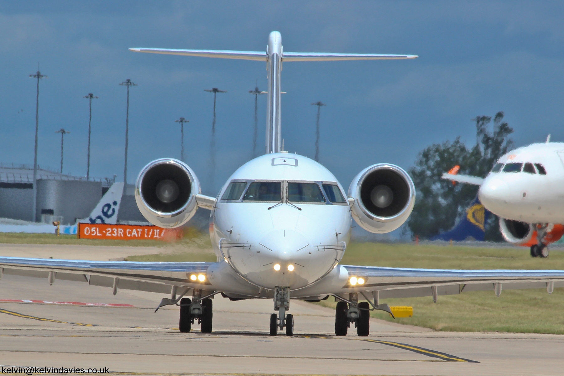 Challenger 850 D-AJOY