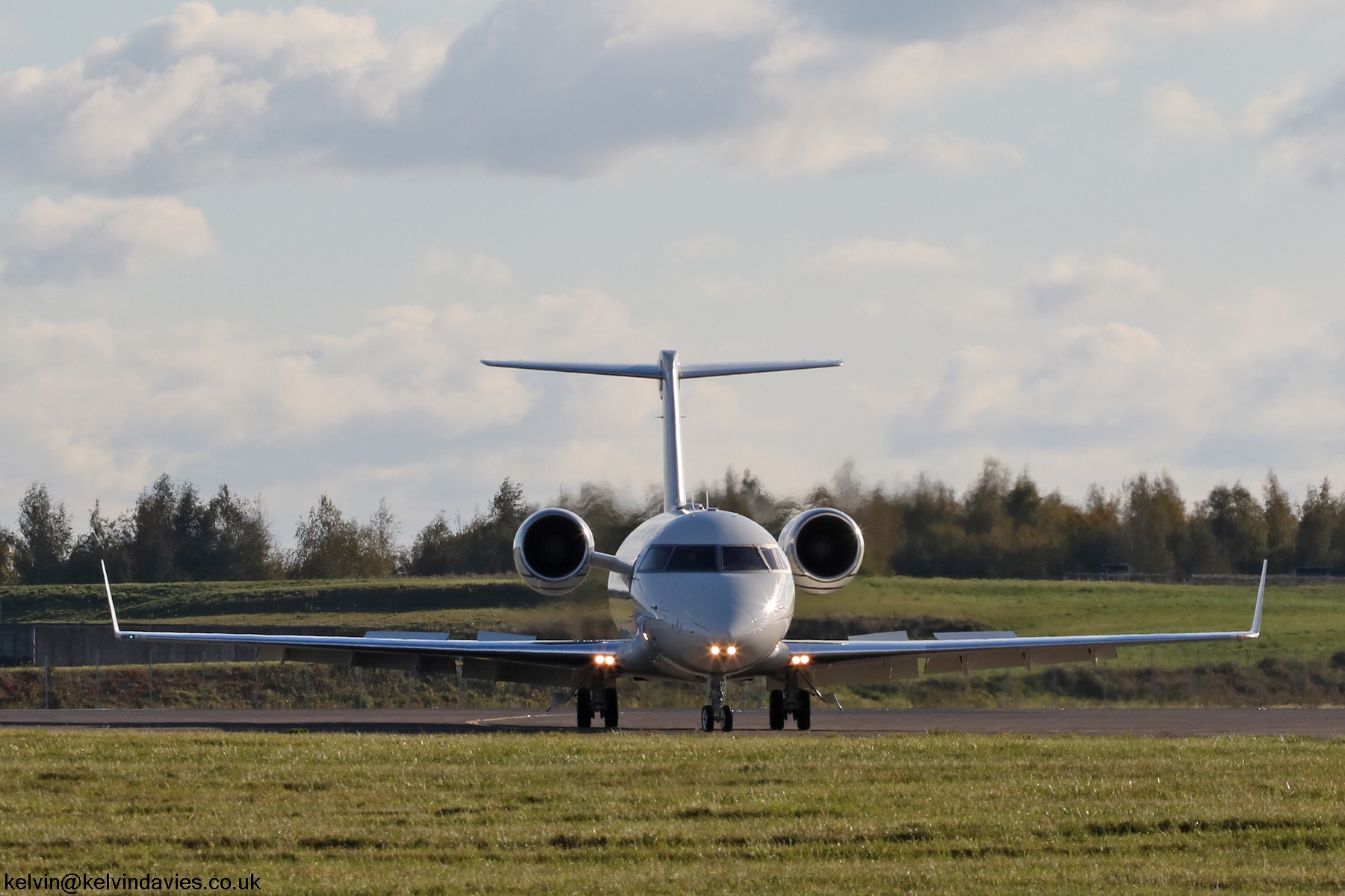 Challenger 606 EI-KMA