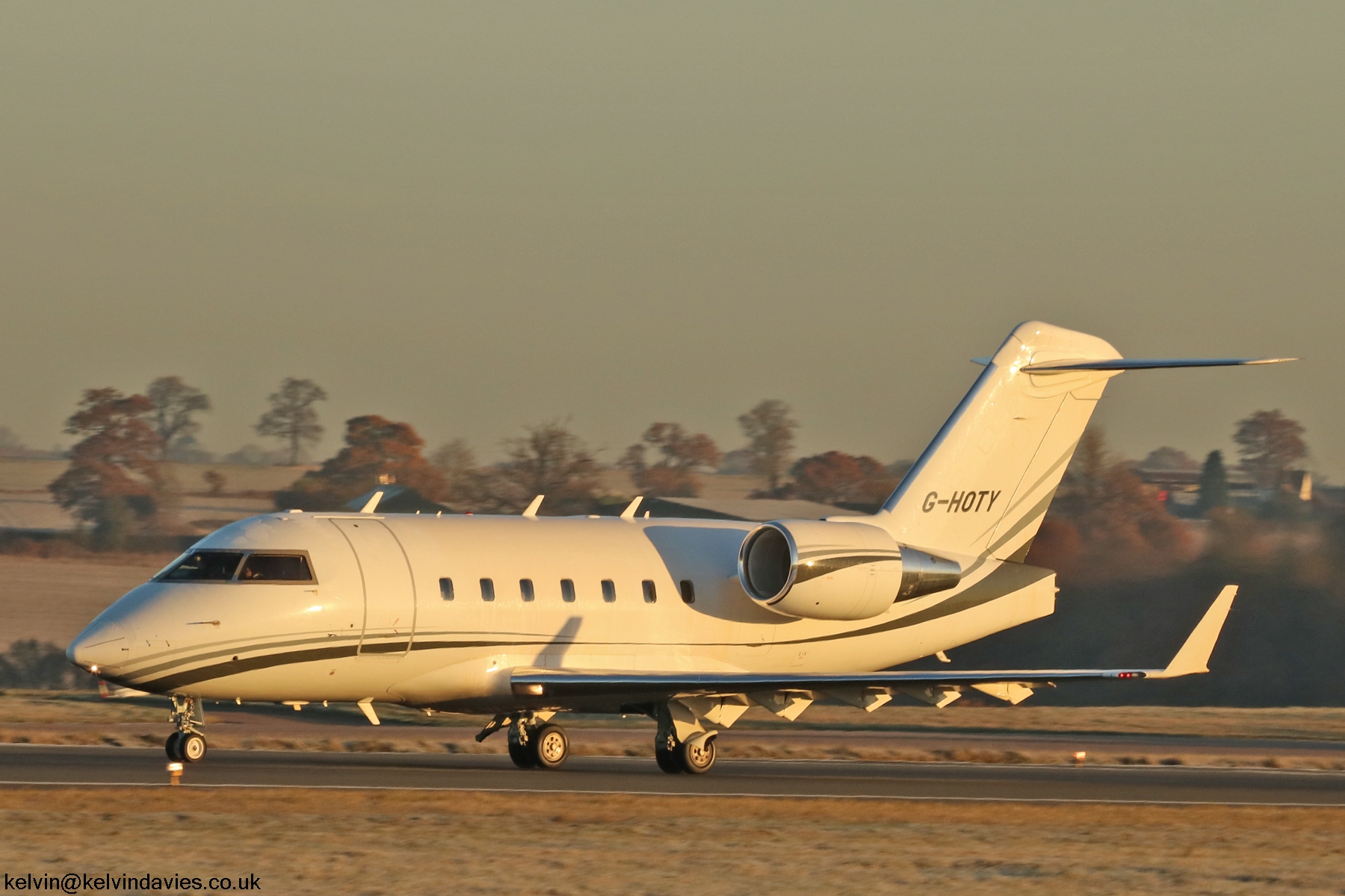 Challenger 604 G-HOTY