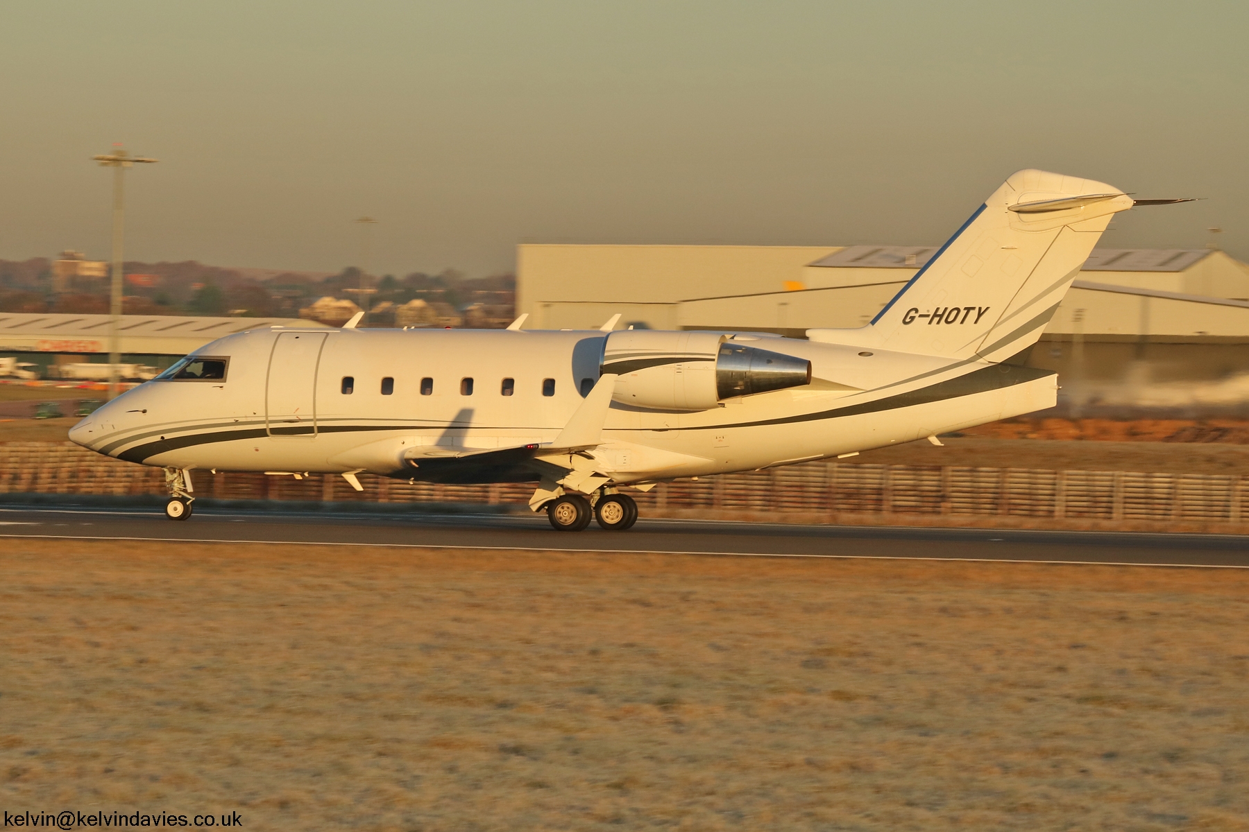 Challenger 604 G-HOTY
