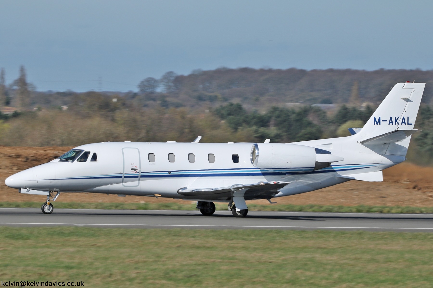 Challenger 604 M-AKAL