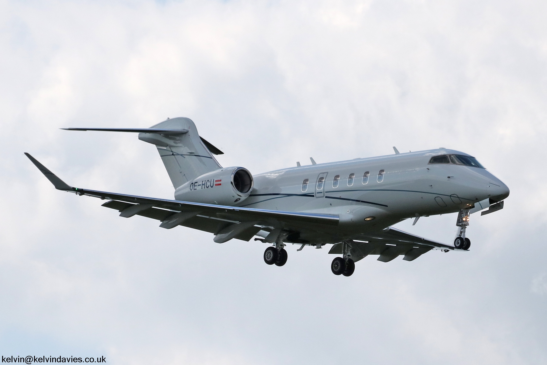 Sparfell Luftfahrt Challenger 350 OE-HCU