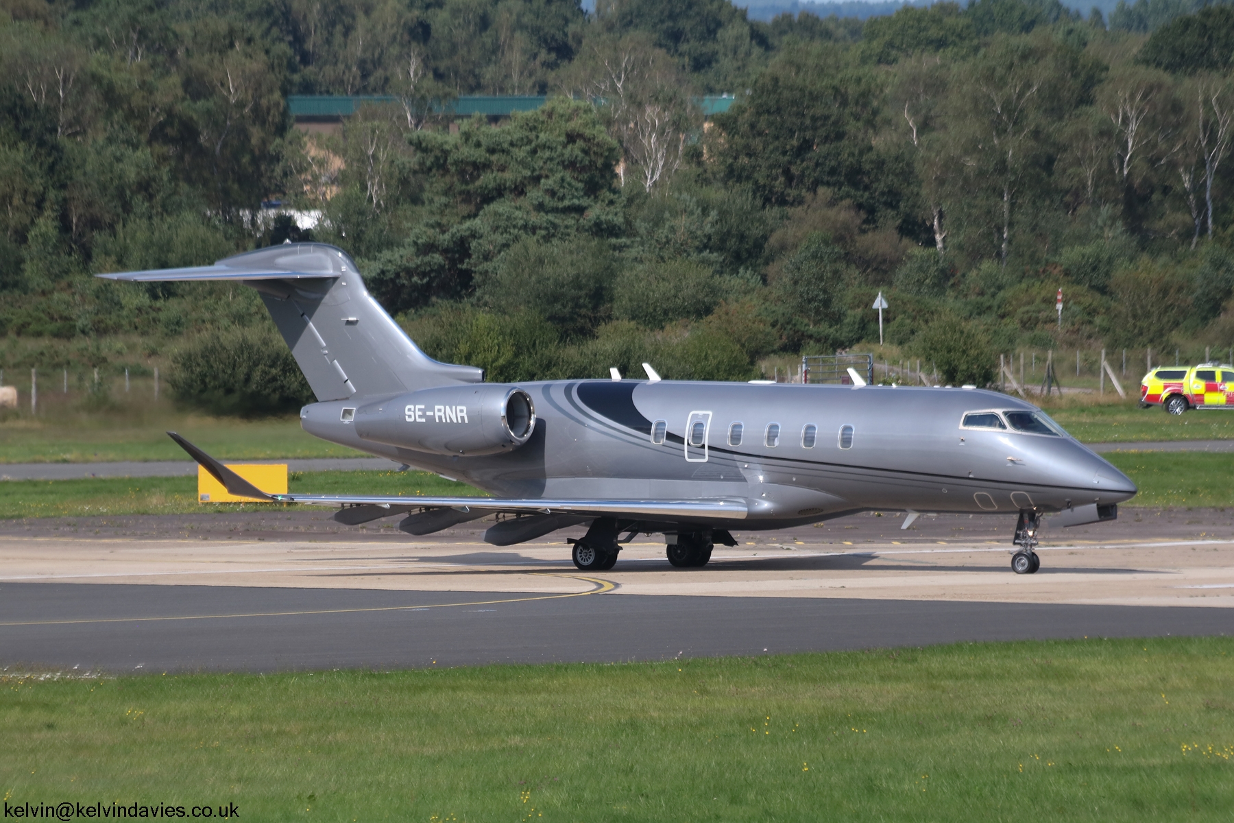 EFS European Flight Service Challenger 350 SE-RNR