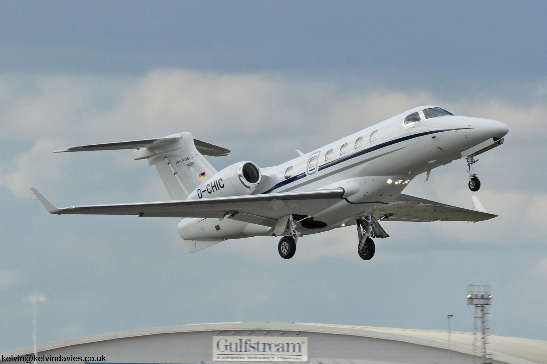 Phenom 300 D-CHIC