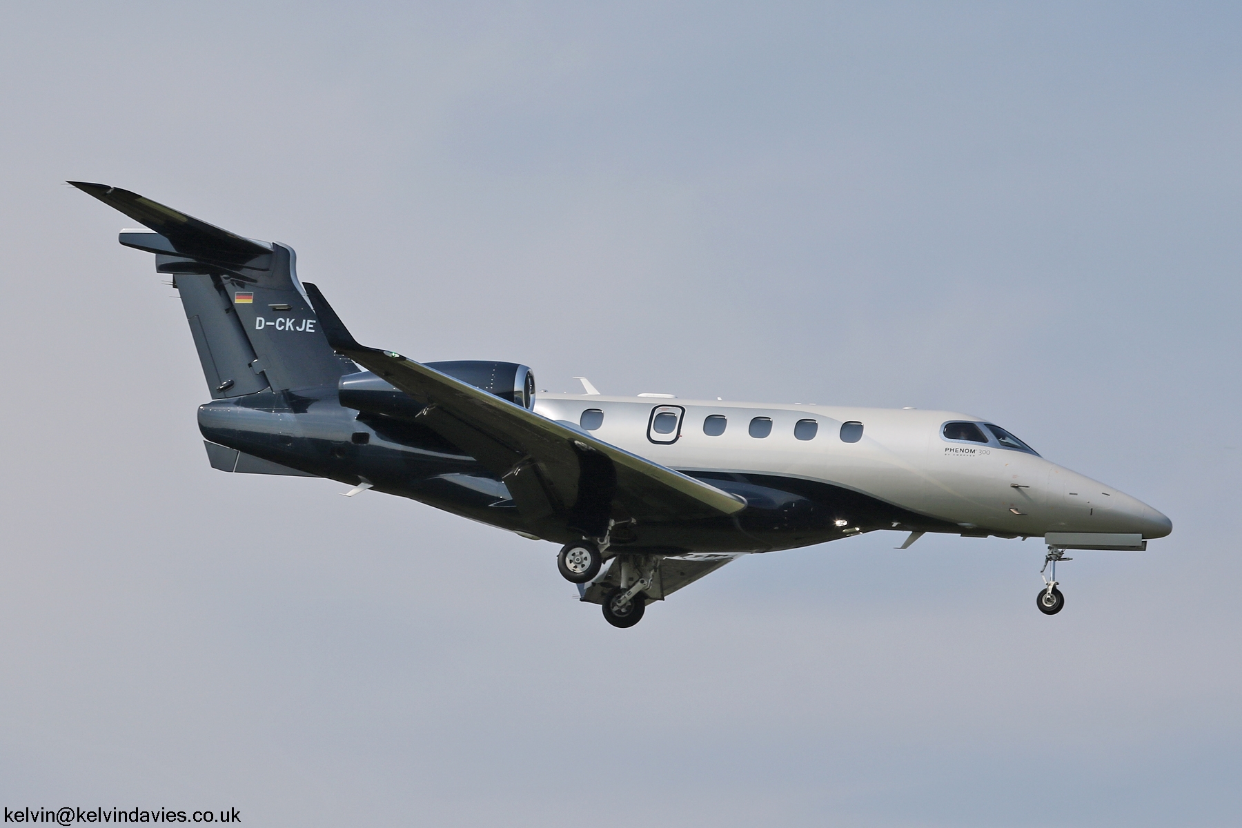 Air Hamburg Phenom 300 D-CKJE