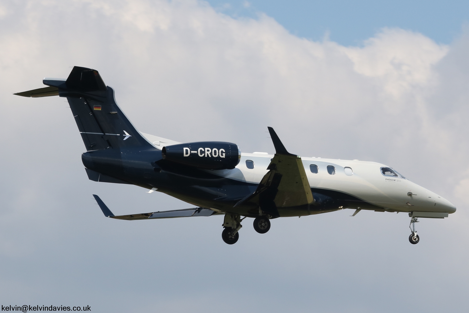 Air Hamburg Phenom 300 D-CROG