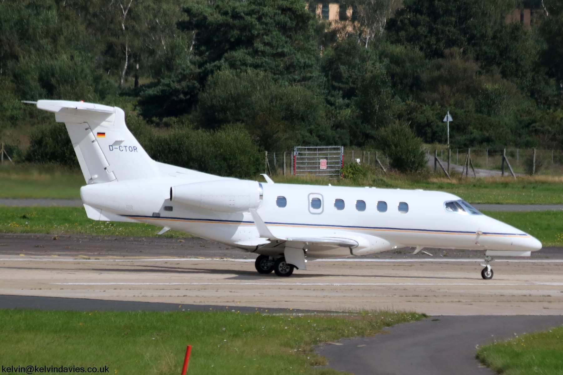 PAD Aviation Service Phenom 300 D-CTOR