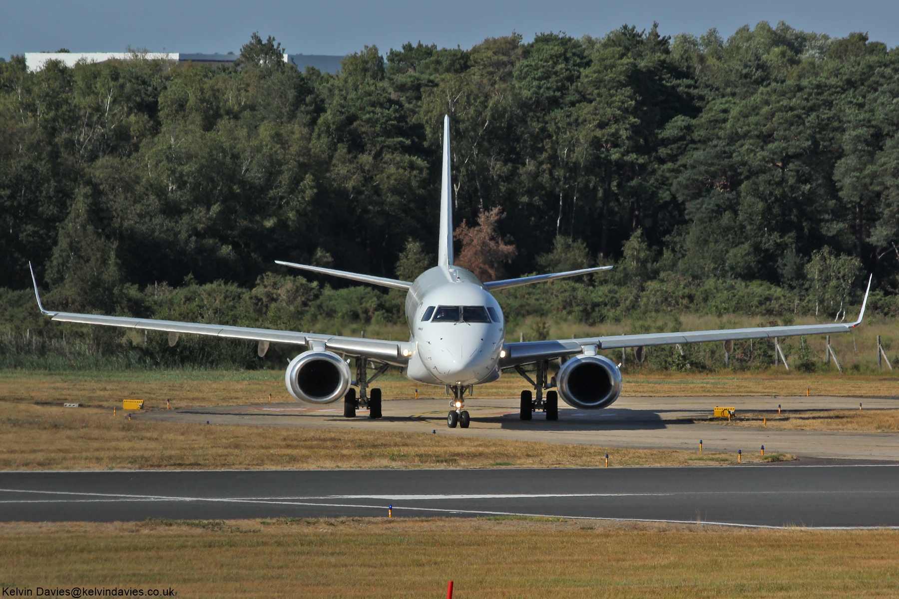 Amelia International EMB-190 F-HDRK