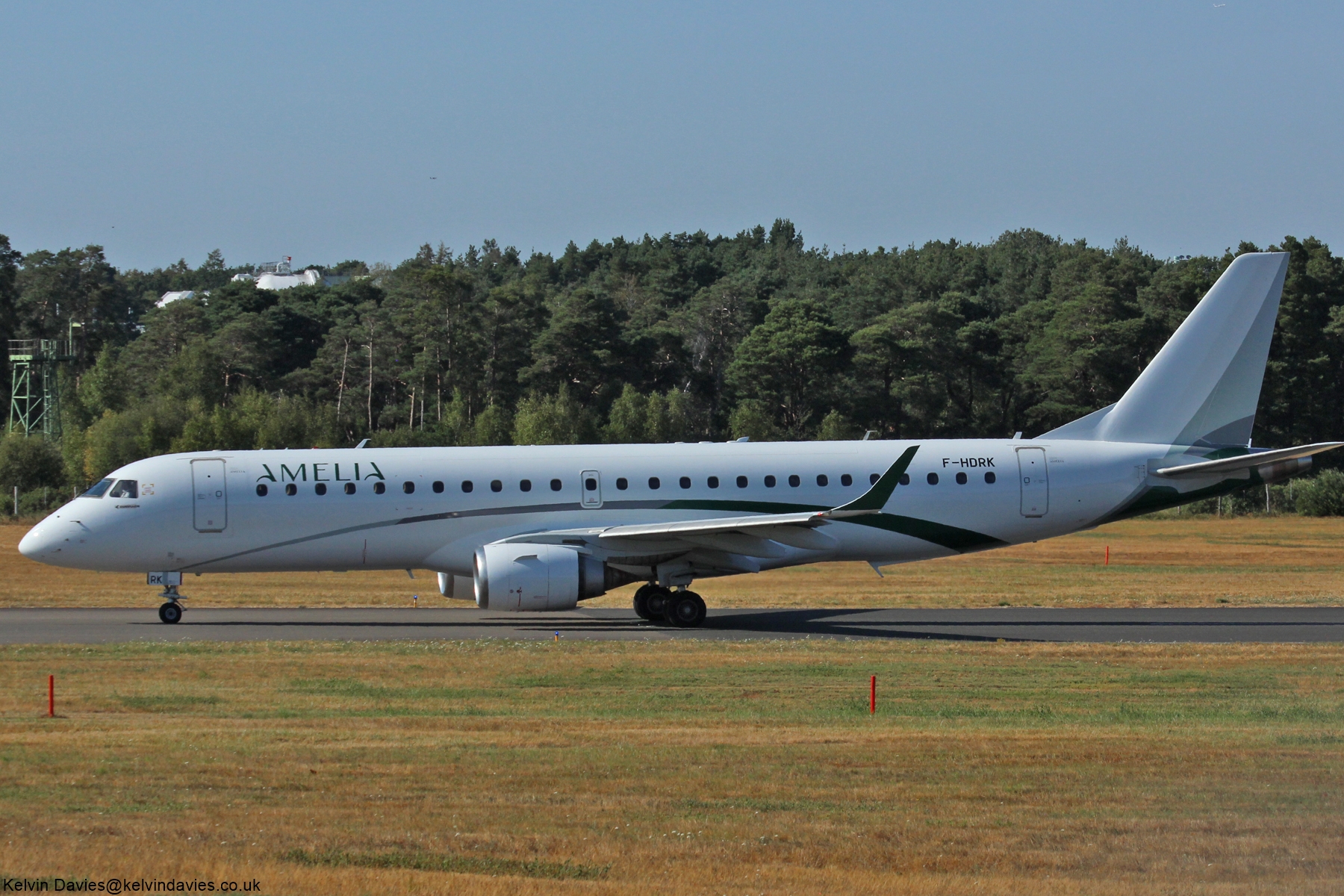 Amelia International EMB-190 F-HDRK