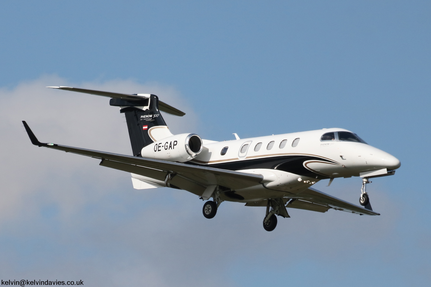 Avcon Jet AG Phenom 300 OE-GAP