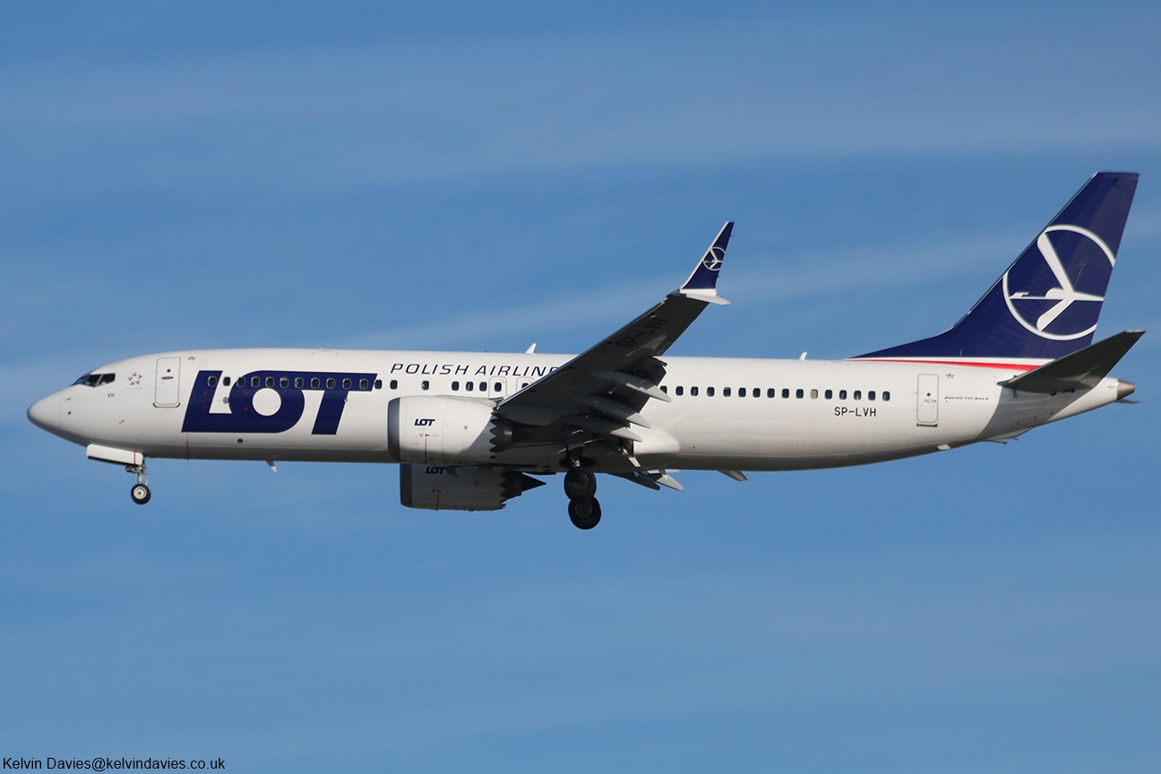 LOT Polish Airlines 737 MAX-8 SP-LVH