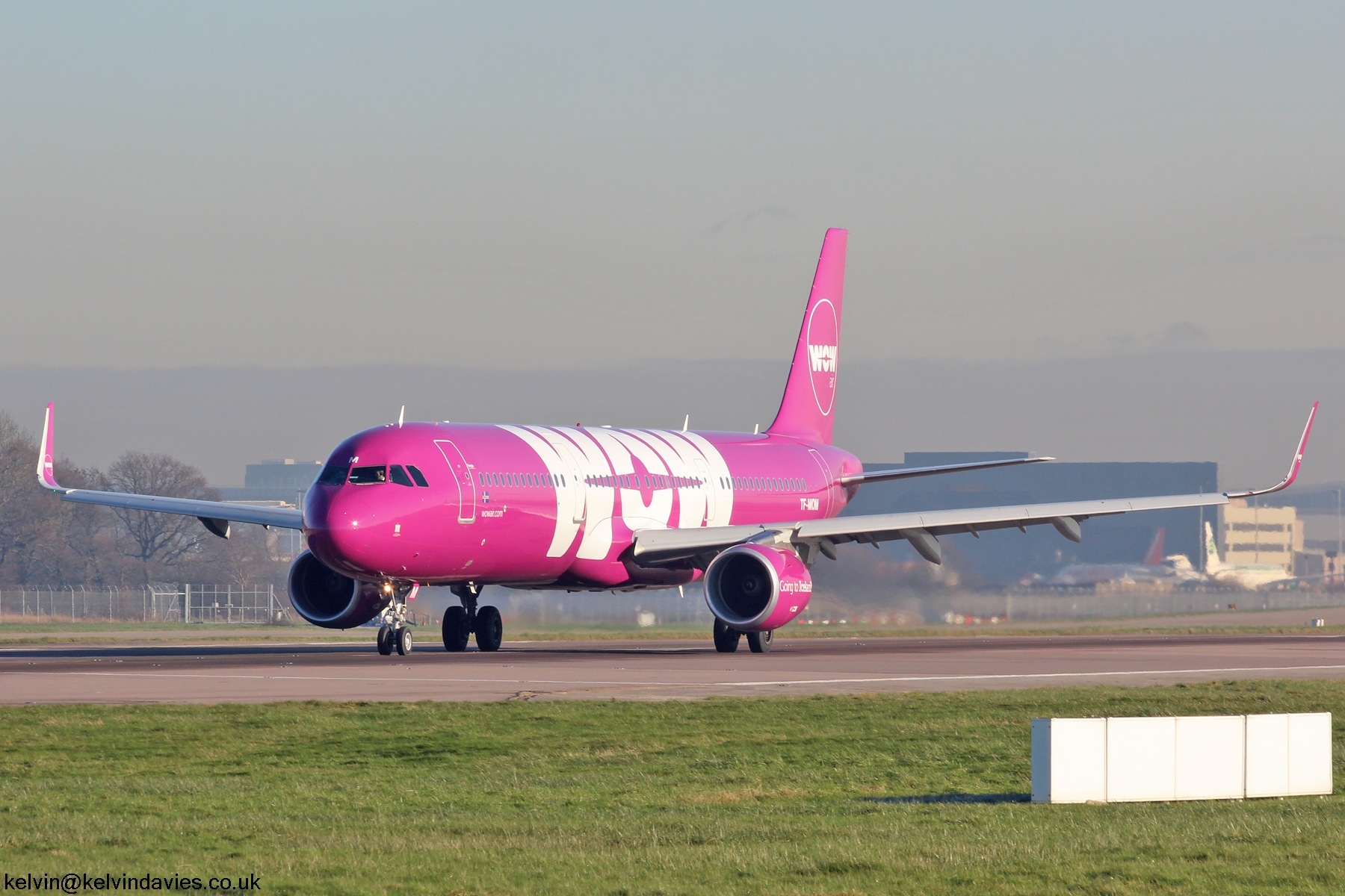 WOW Air A321 TF-MOM