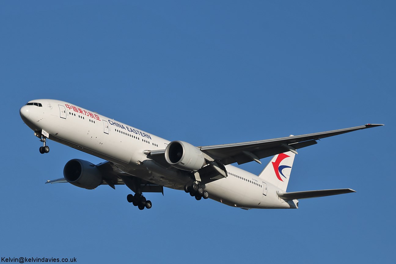 China Eastern Airlines 777 B-7882