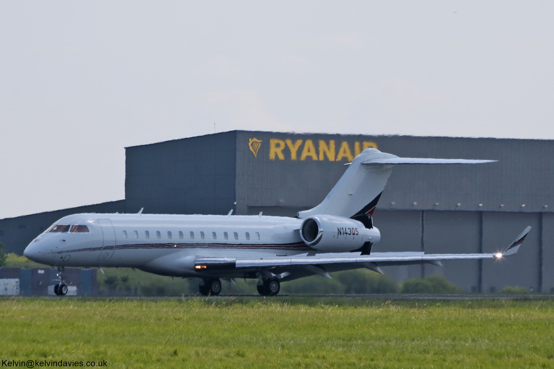 NetJets Global 6000 N143QS