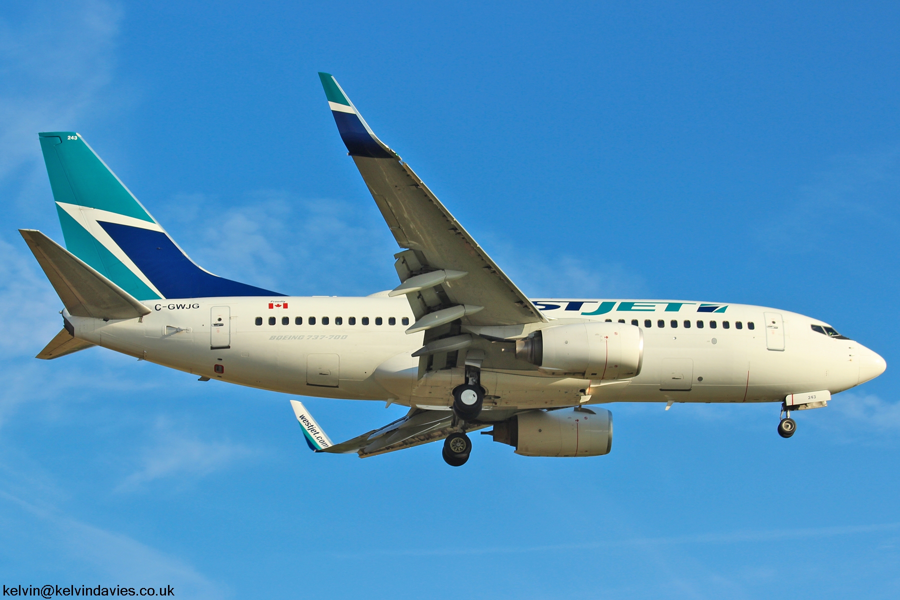 WestJet 737 C-GWJG