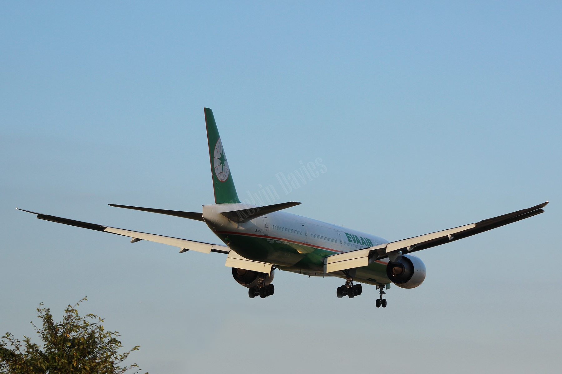 EVA Air B777 B-16711