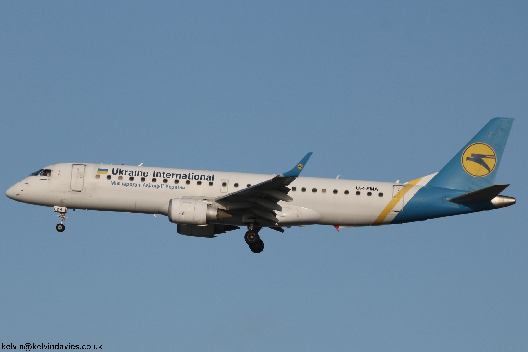Ukraine International EMB-190 UR-EMA