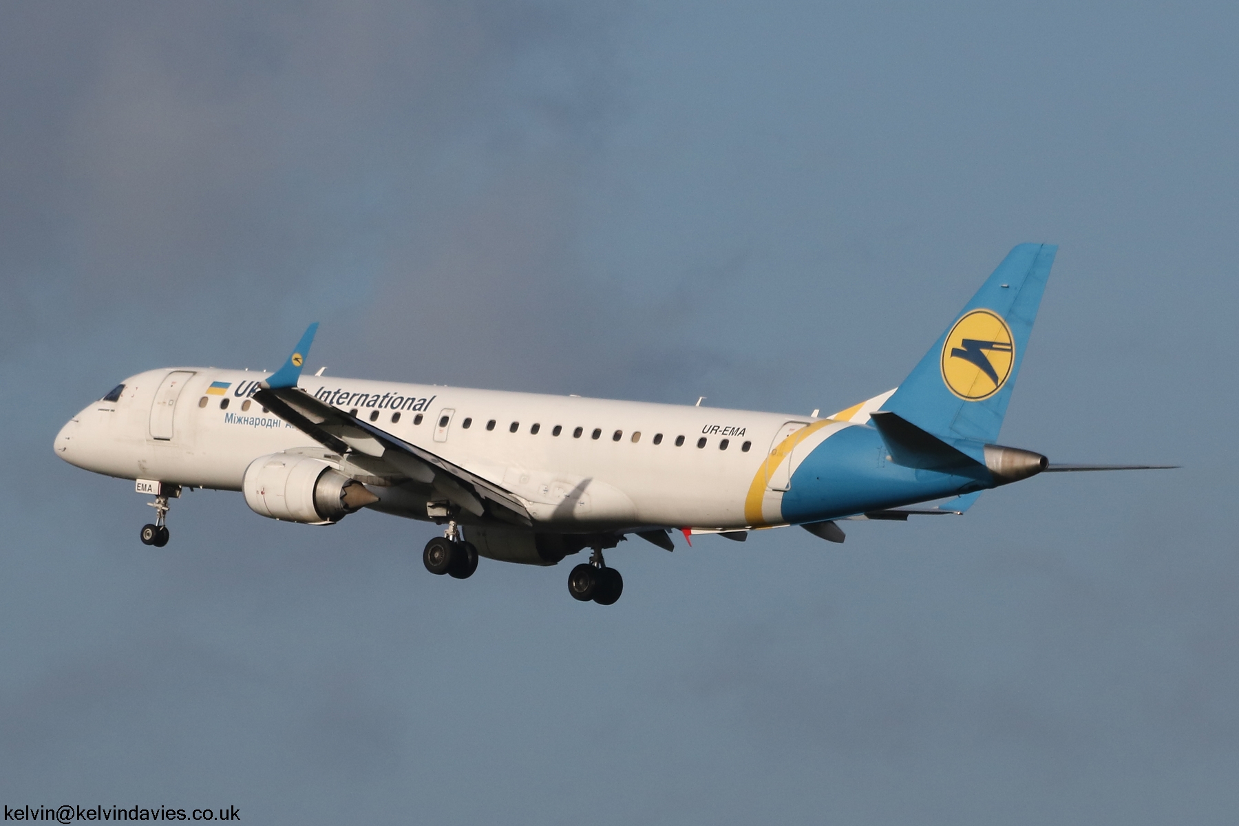 Ukraine International EMB-190 UR-EMA